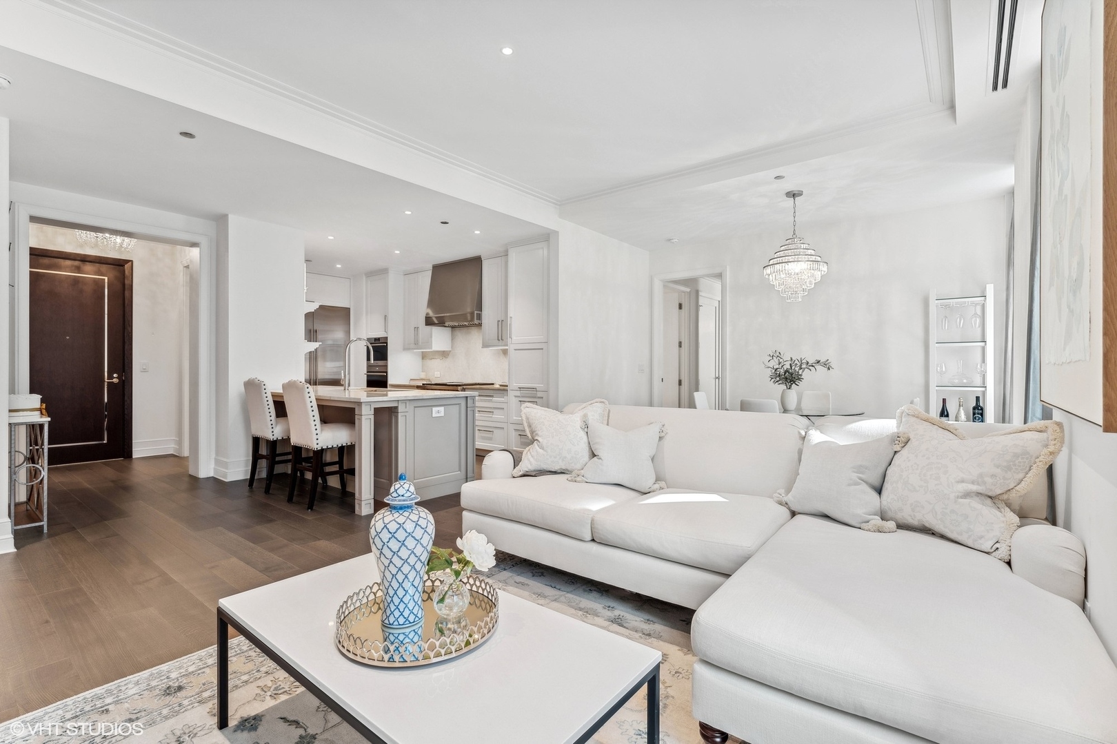 435 N Michigan Avenue Unit: 810