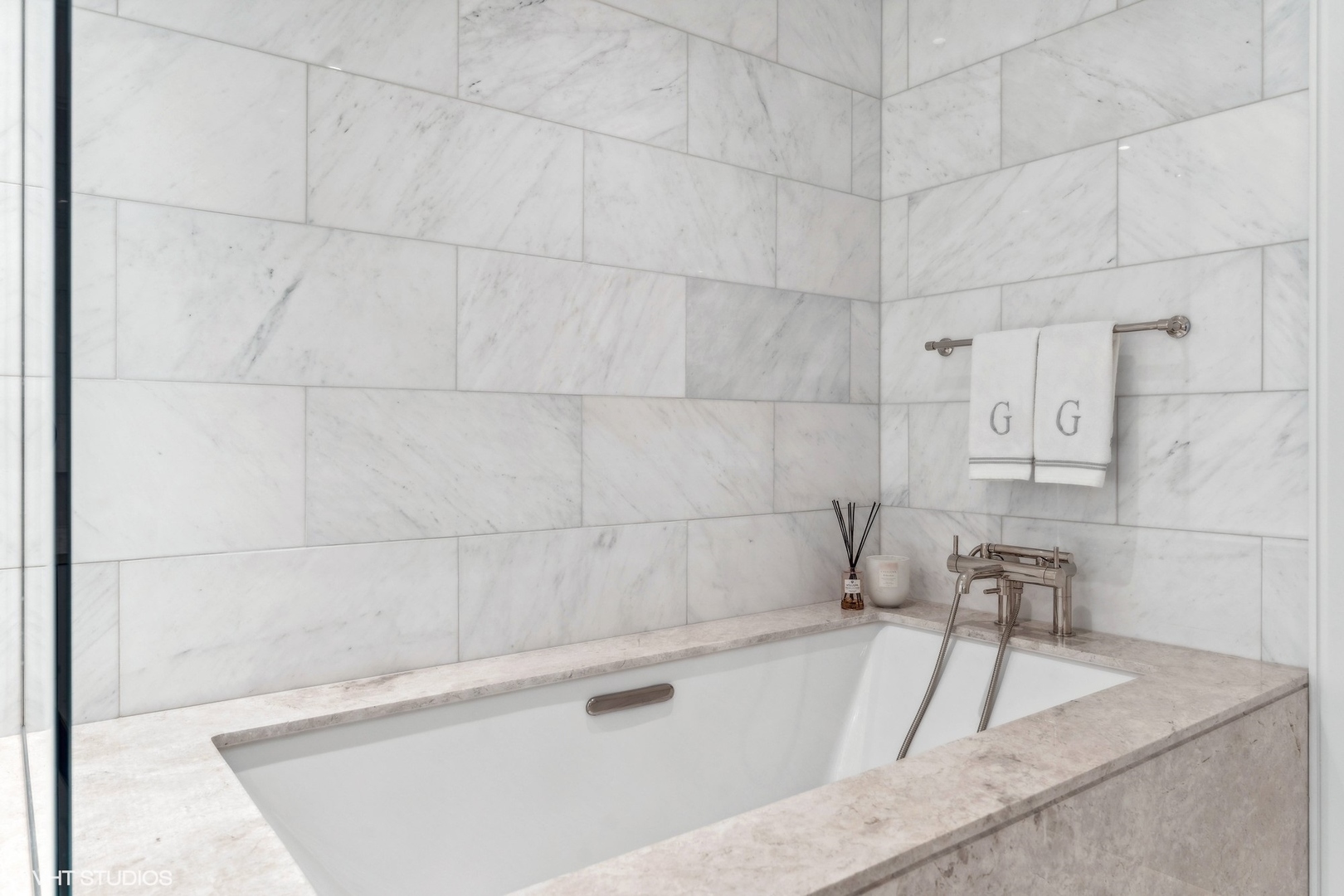 435 N Michigan Avenue Unit: 810