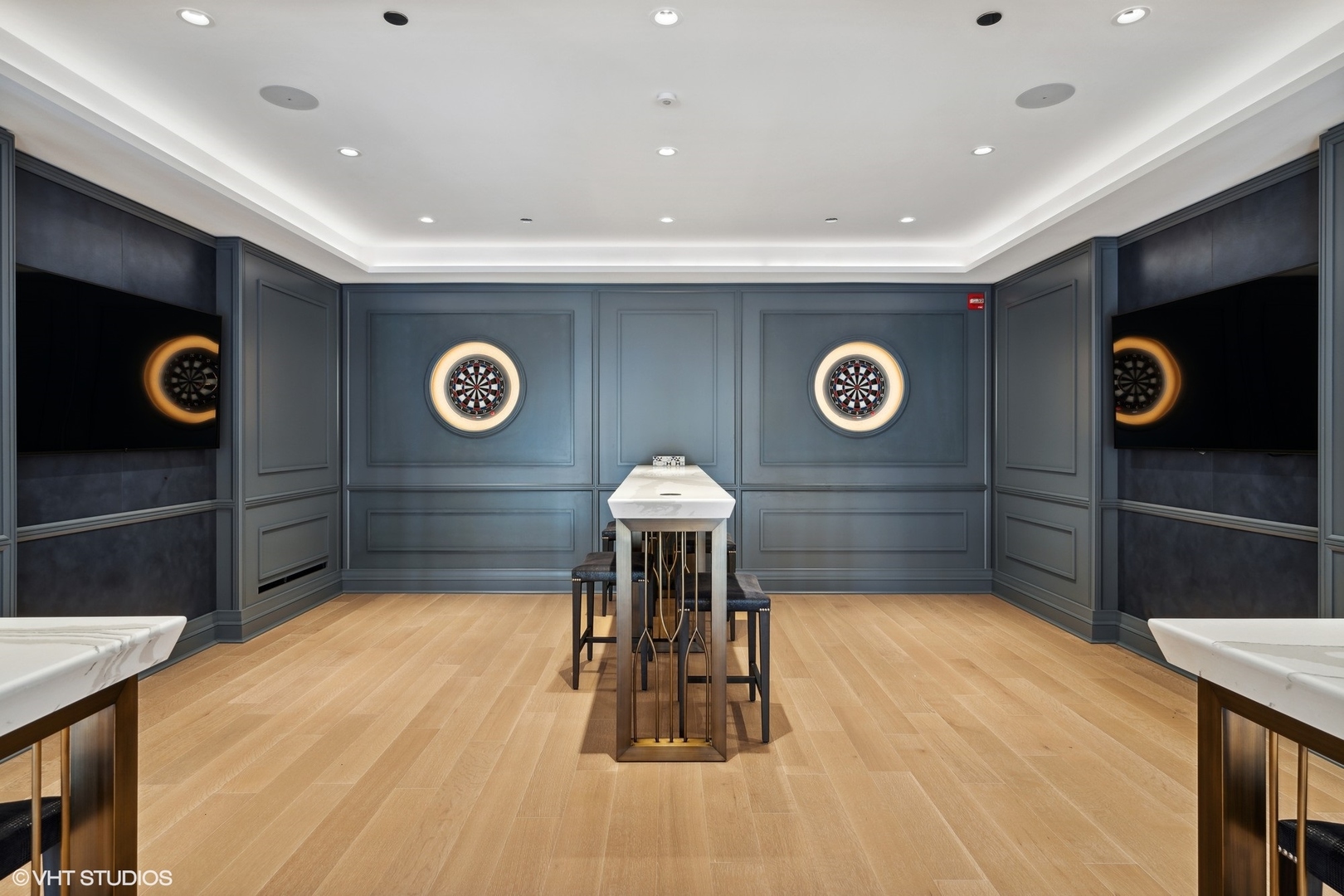 435 N Michigan Avenue Unit: 810