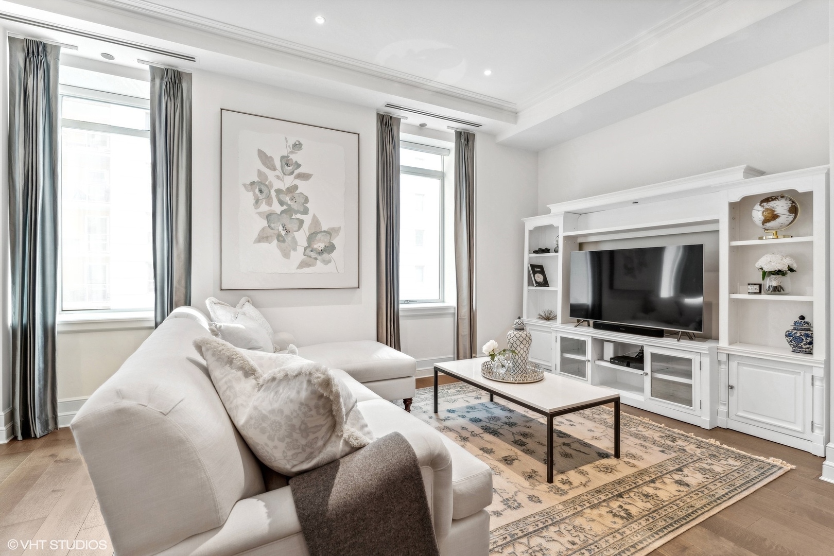 435 N Michigan Avenue Unit: 810