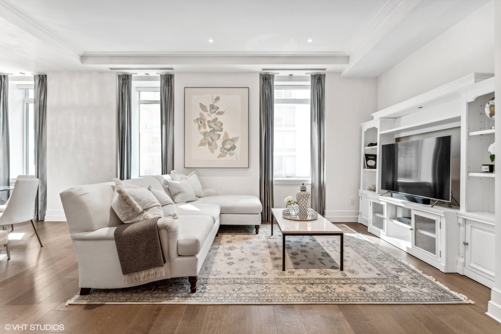 435 N Michigan Avenue Unit: 810