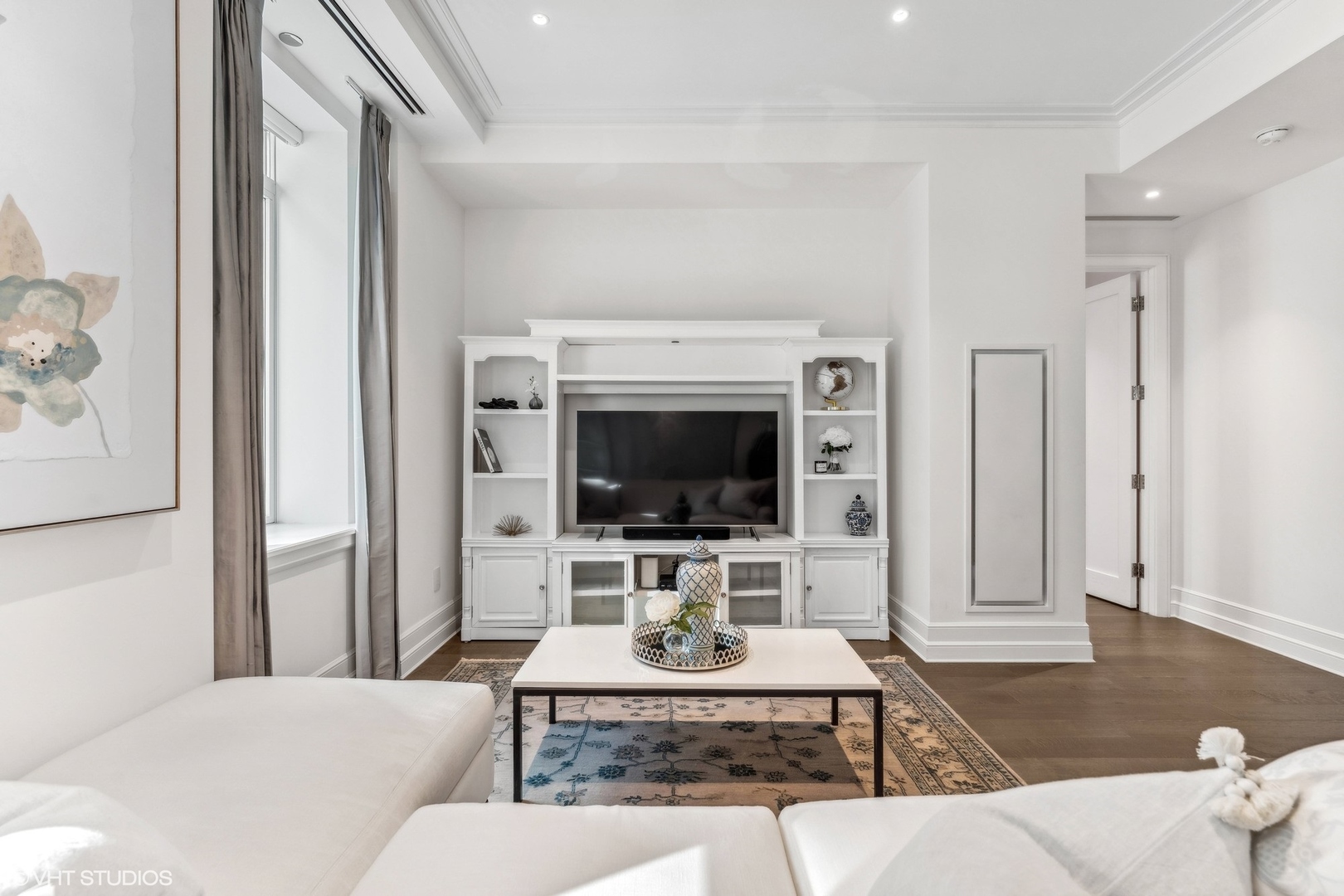 435 N Michigan Avenue Unit: 810
