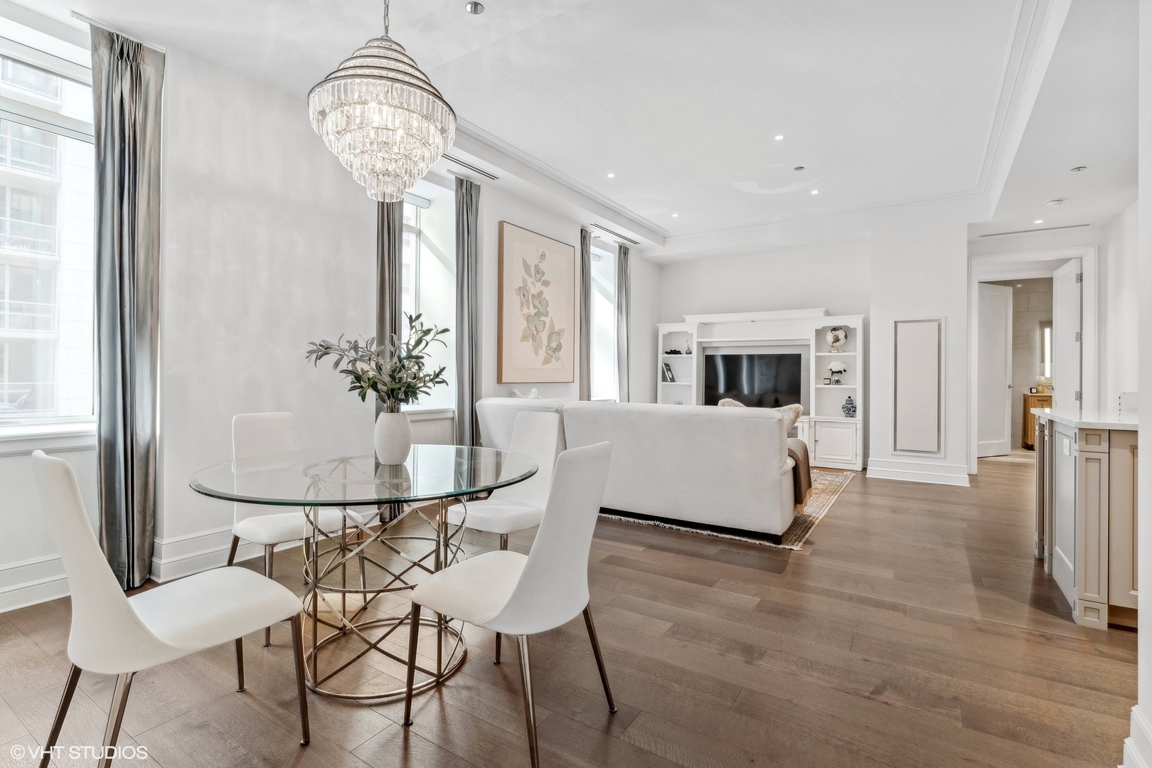 435 N Michigan Avenue Unit: 810