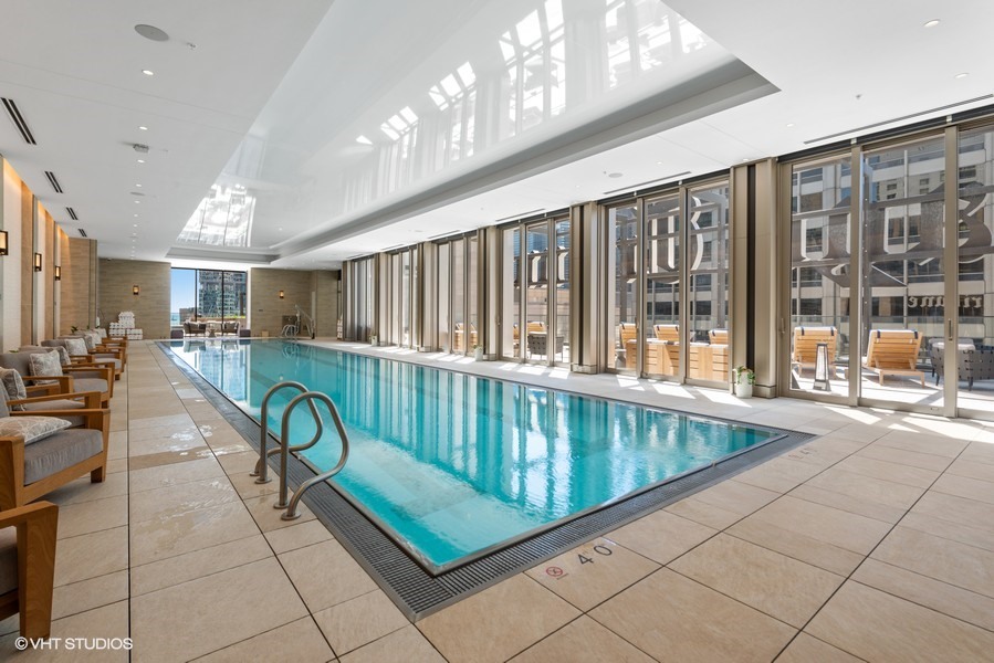 435 N Michigan Avenue Unit: 810