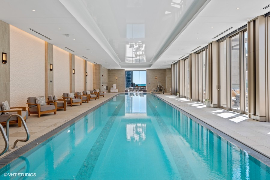435 N Michigan Avenue Unit: 810