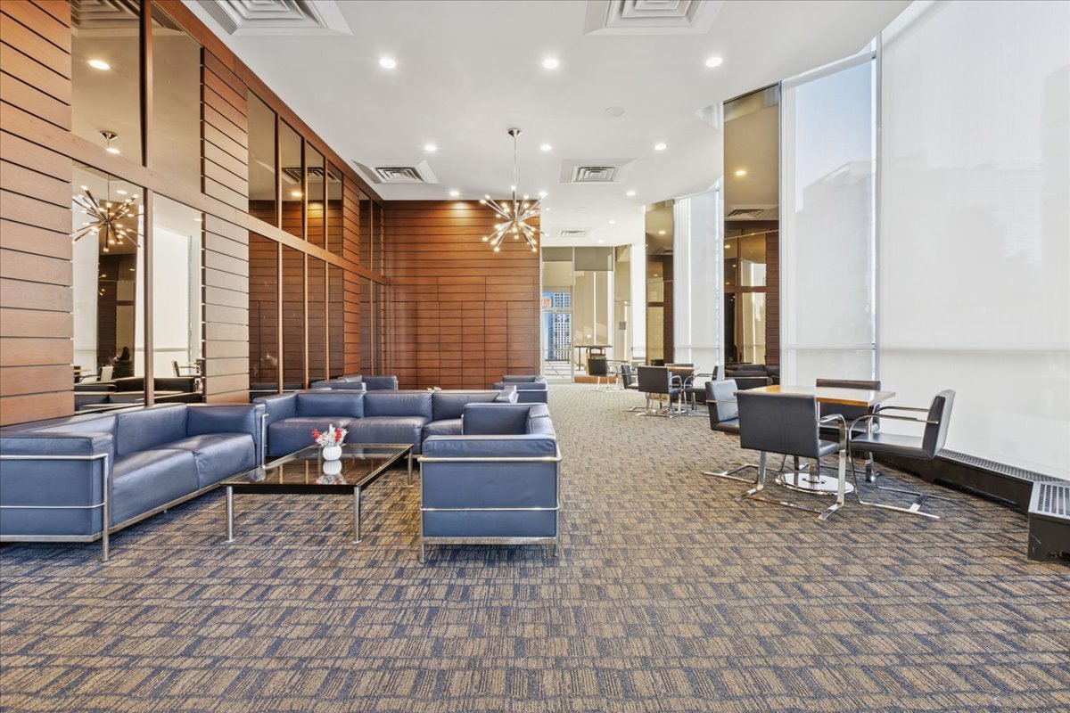 535 N MICHIGAN Avenue Unit: 2203