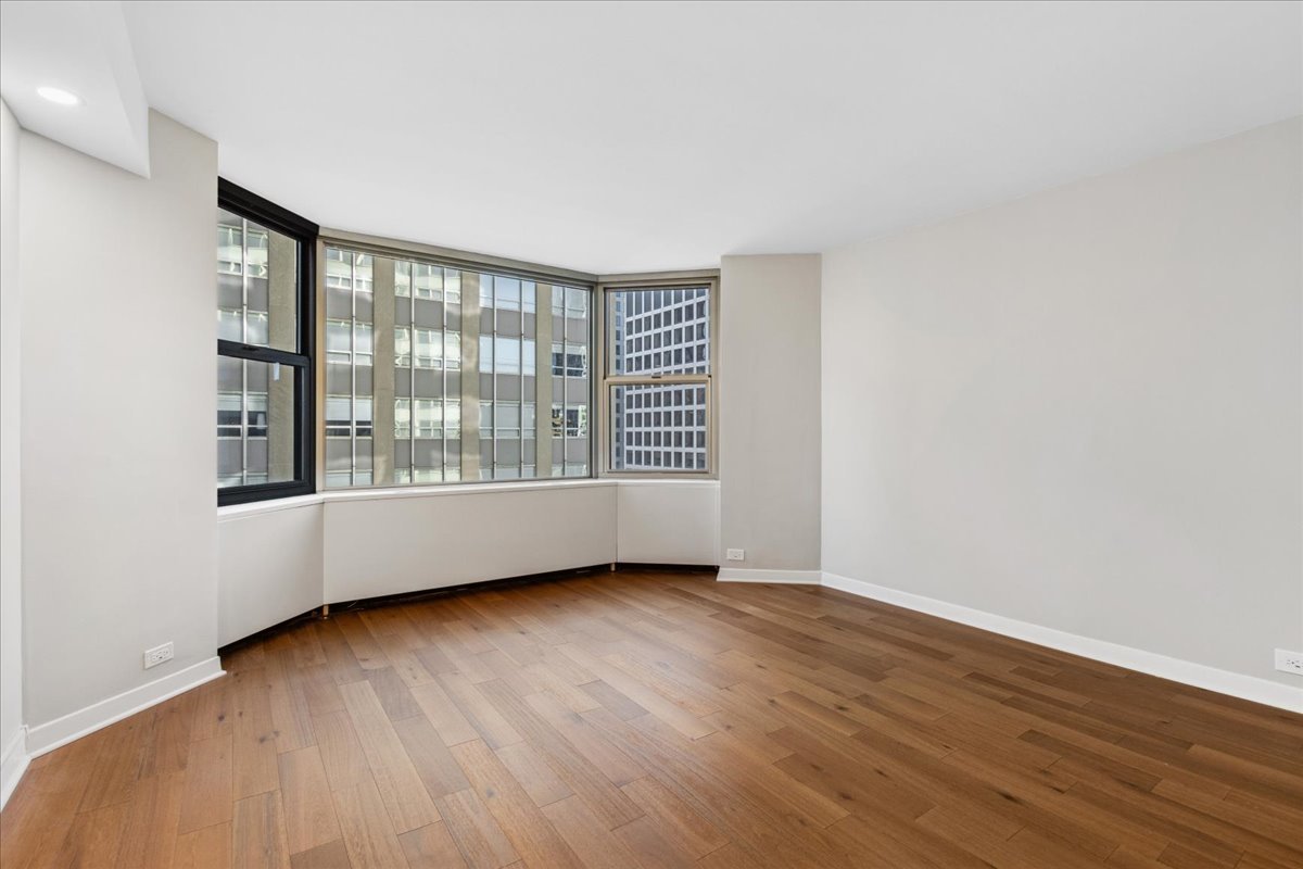 535 N MICHIGAN Avenue Unit: 2203