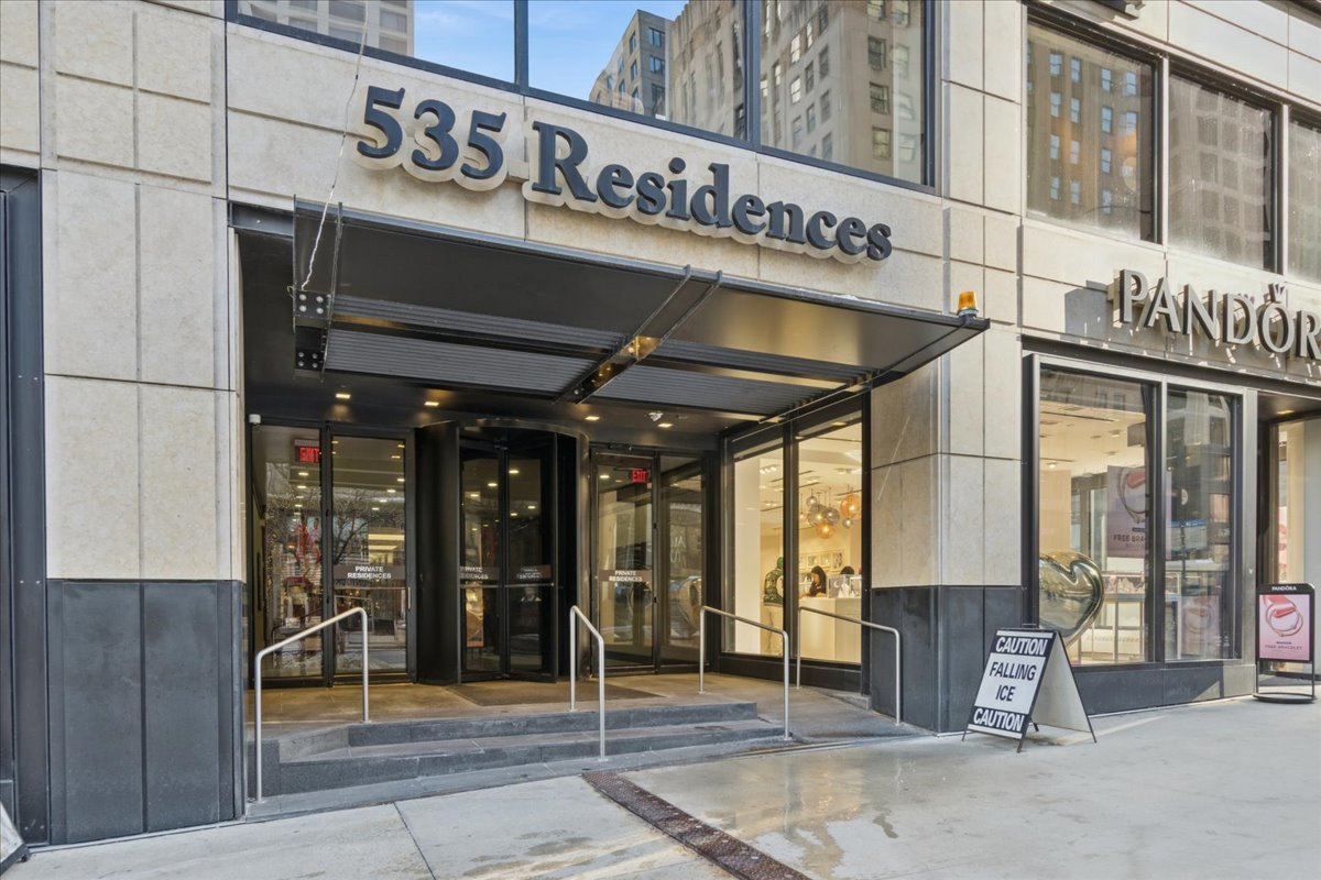 535 N MICHIGAN Avenue Unit: 2203