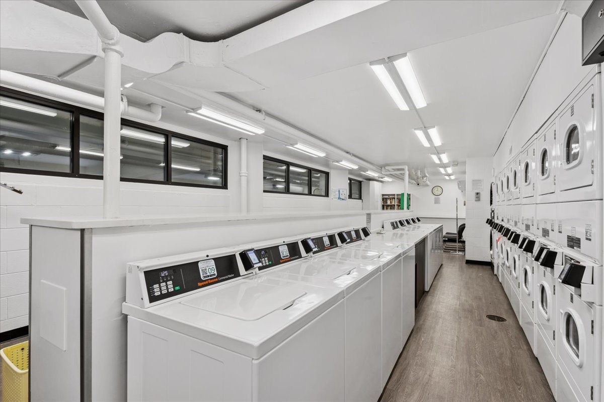 535 N MICHIGAN Avenue Unit: 2203