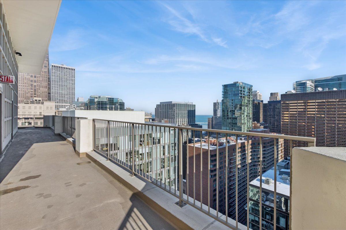 535 N MICHIGAN Avenue Unit: 2203