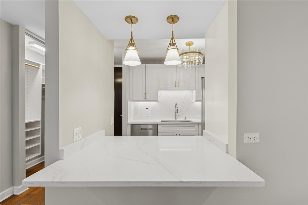 535 N MICHIGAN Avenue Unit: 2203