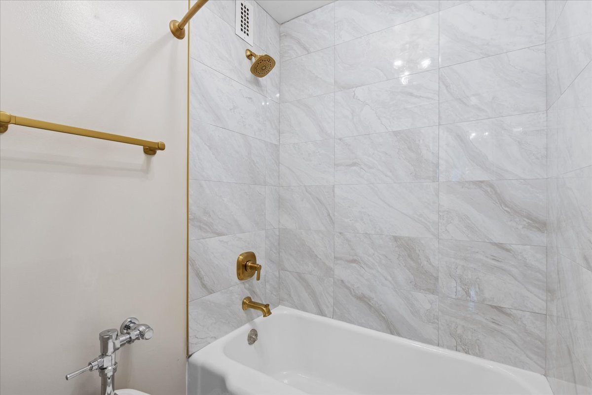 535 N MICHIGAN Avenue Unit: 2203
