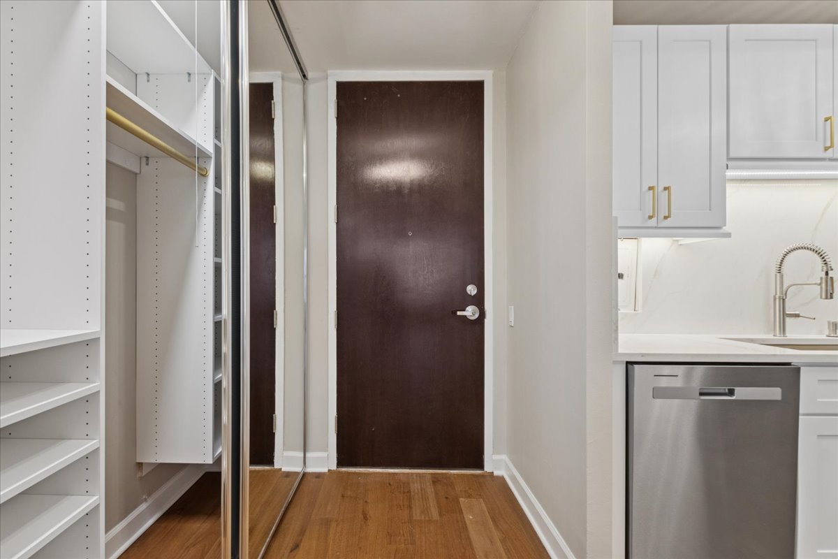 535 N MICHIGAN Avenue Unit: 2203
