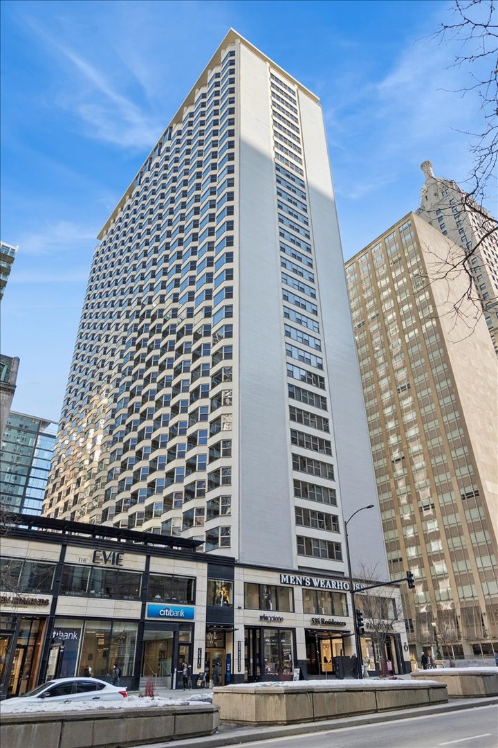 535 N MICHIGAN Avenue Unit: 2203