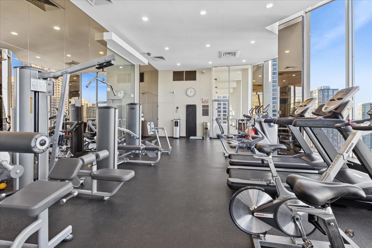 535 N MICHIGAN Avenue Unit: 2203