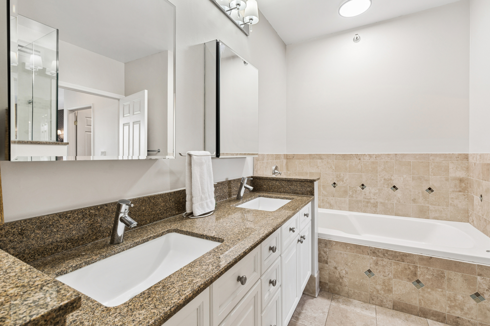 55 W Delaware Place Unit: 607