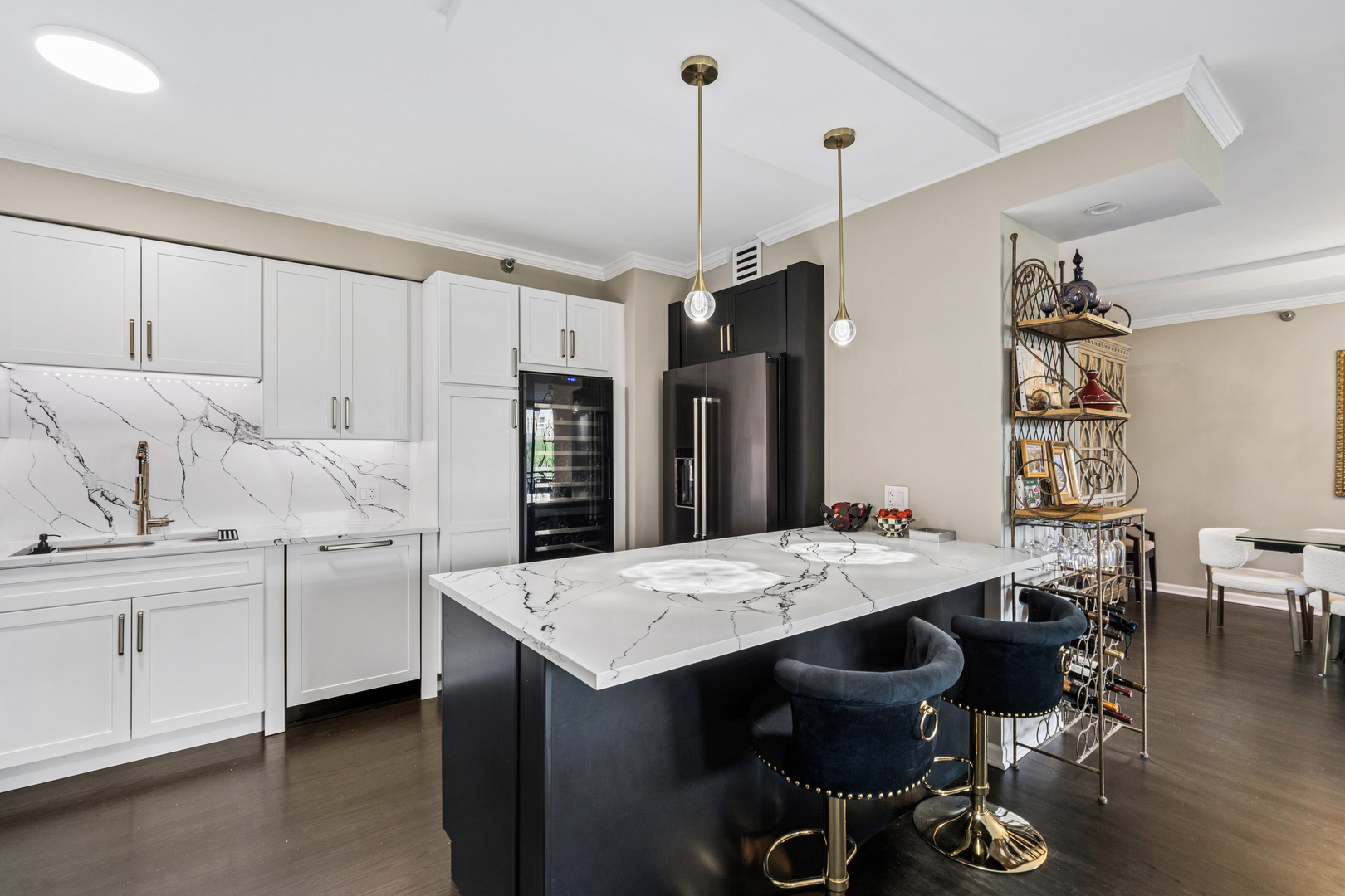 55 W Delaware Place Unit: 607