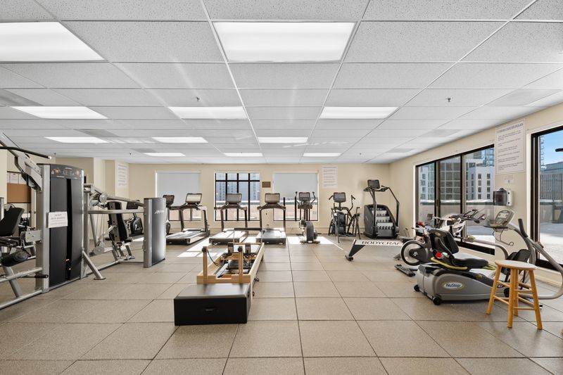 55 W Delaware Place Unit: 607