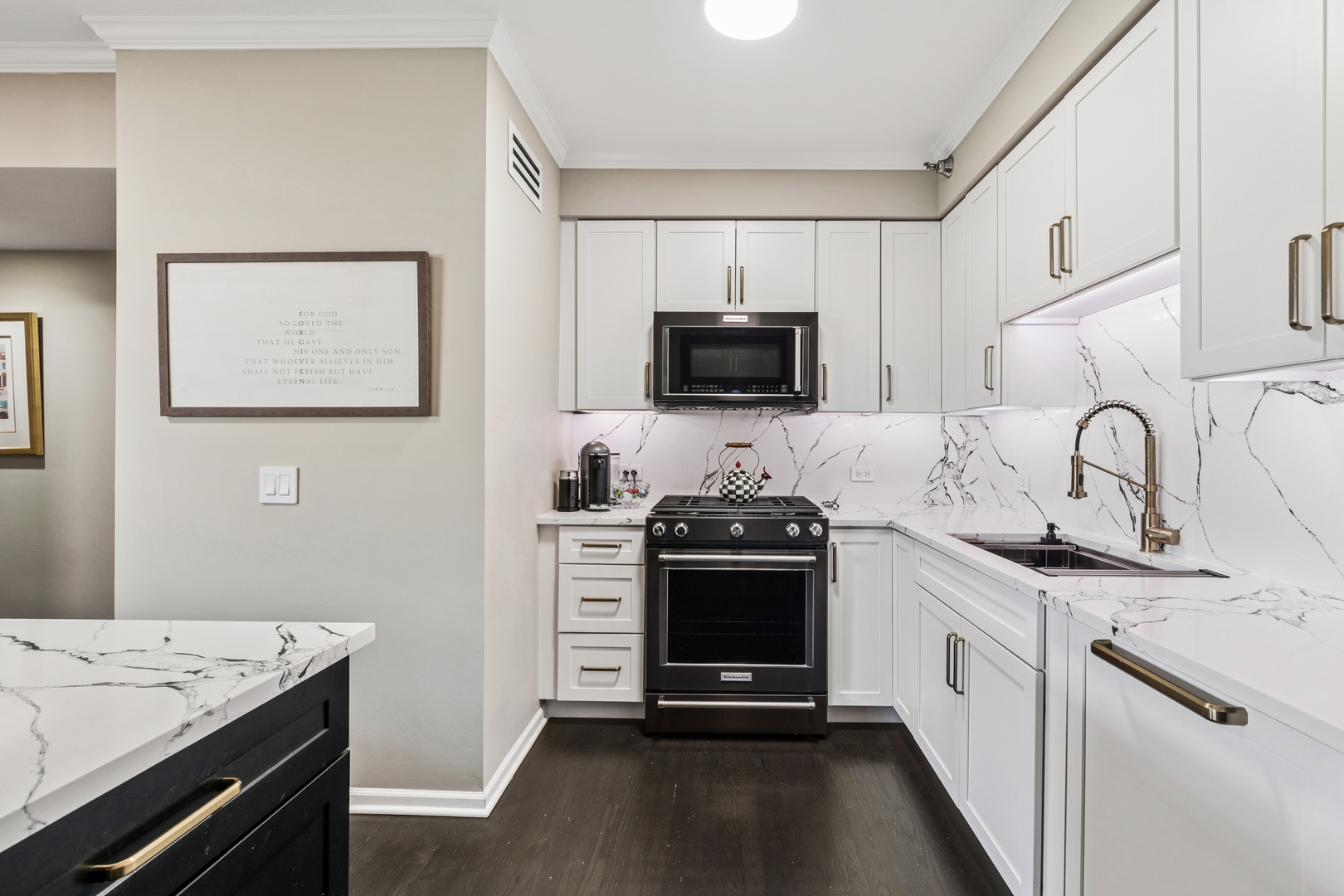 55 W Delaware Place Unit: 607