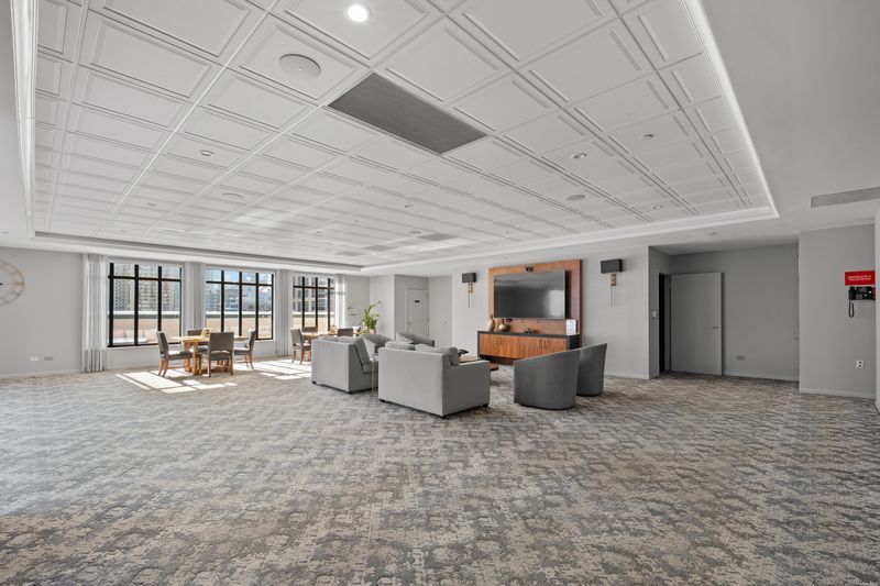 55 W Delaware Place Unit: 607