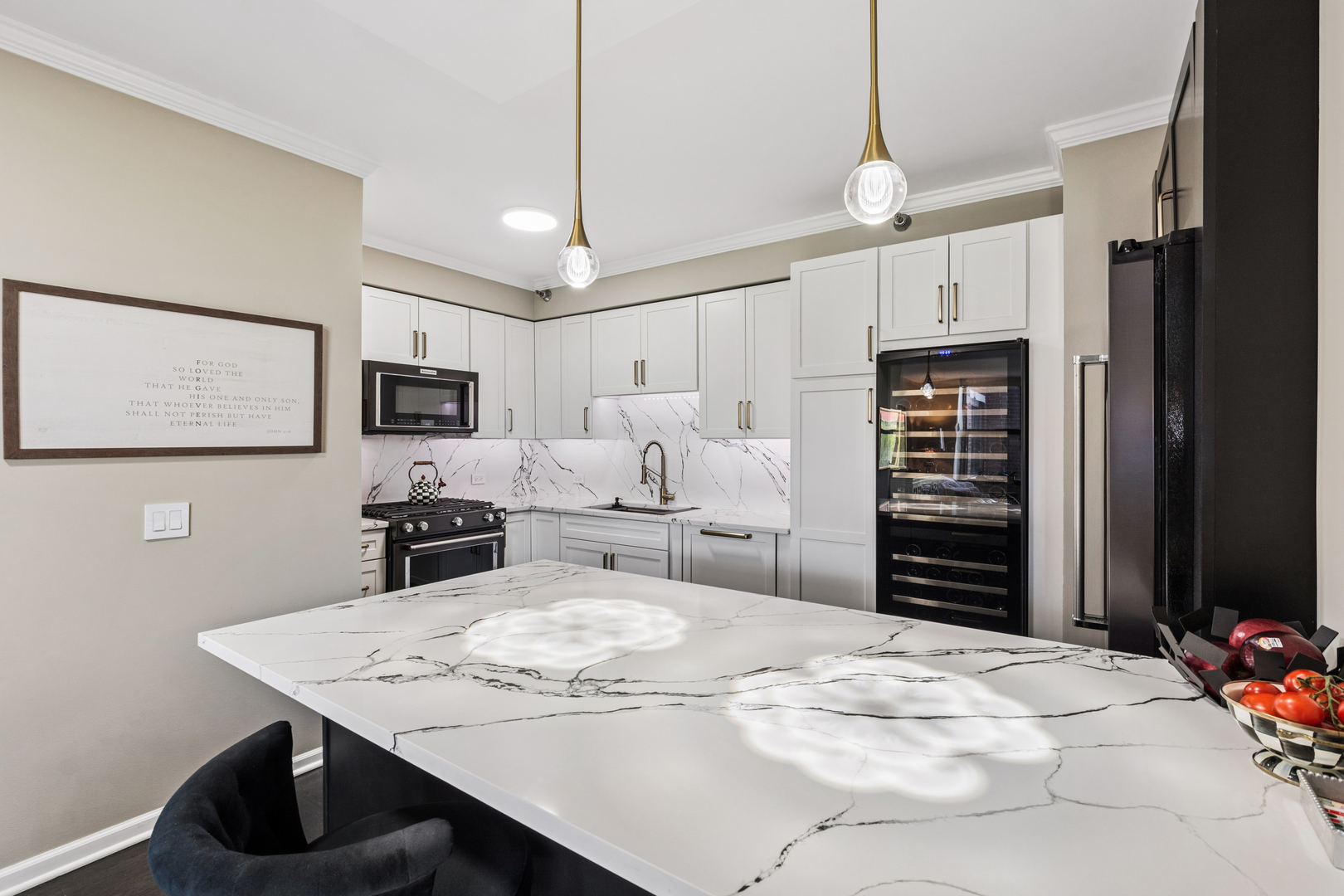 55 W Delaware Place Unit: 607