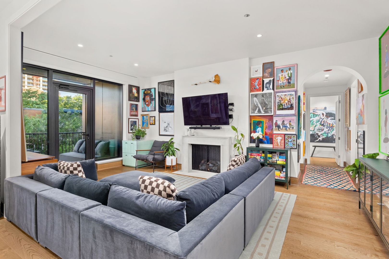 21 N May Street Unit: 405