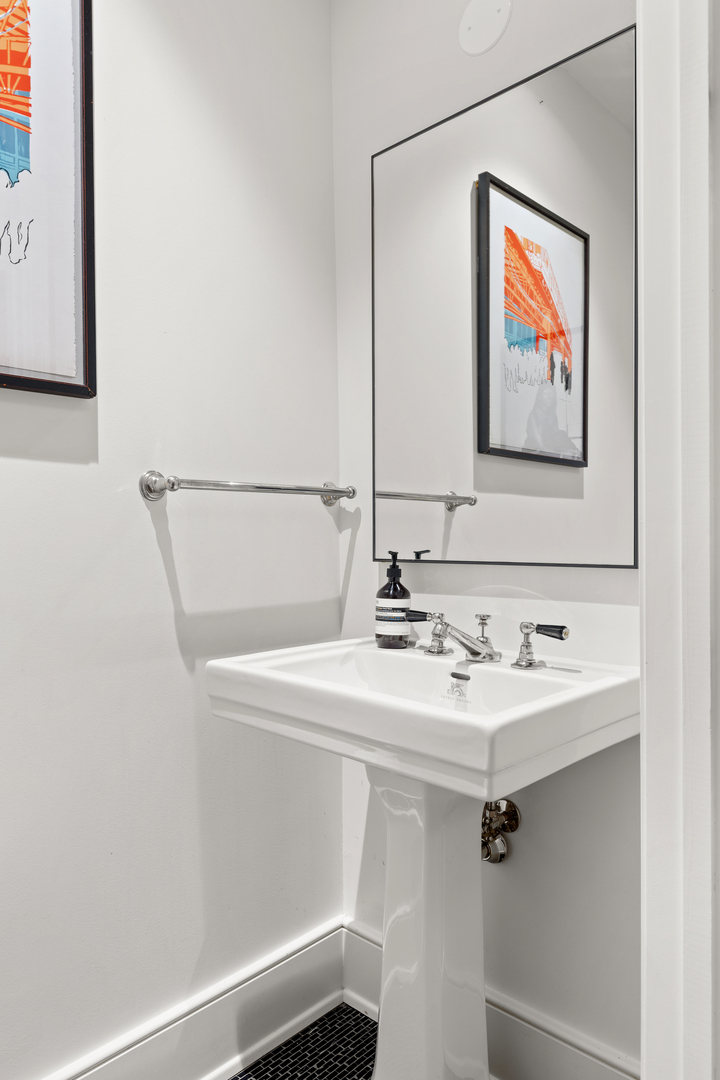 21 N May Street Unit: 405