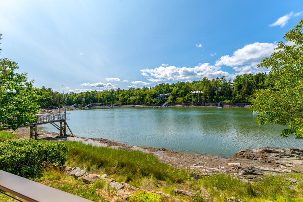 22 Little Crow Point