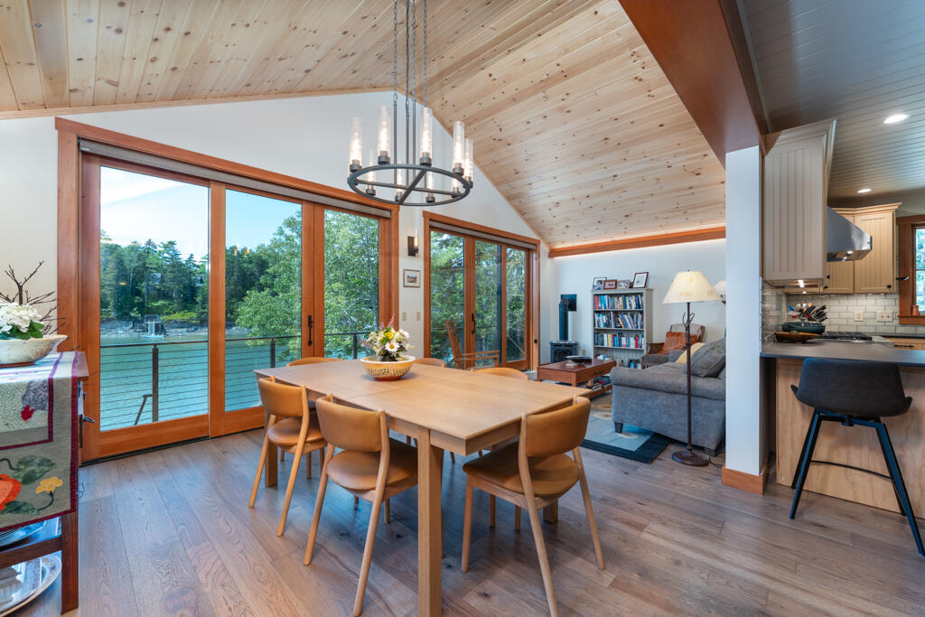 22 Little Crow Point