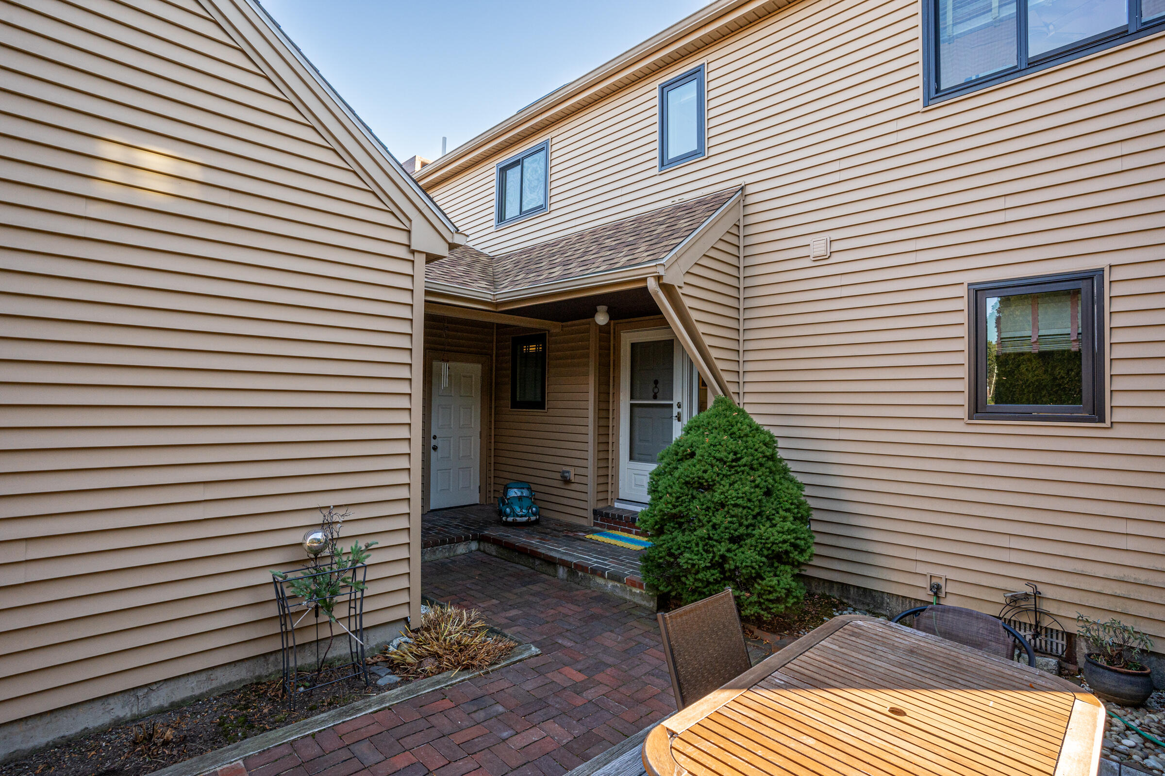 241 Sea Road, 11
