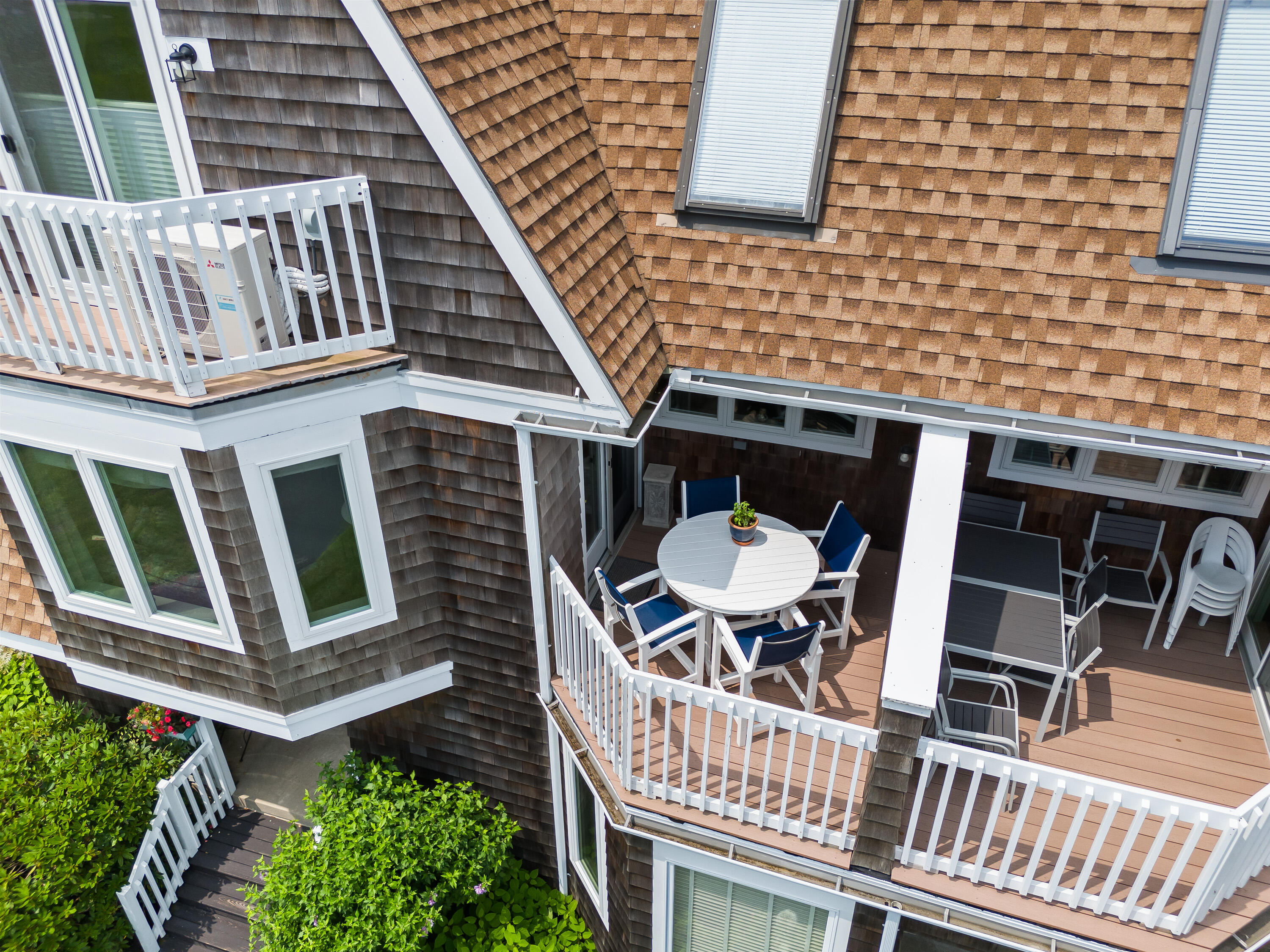 143 Beach Avenue, 202