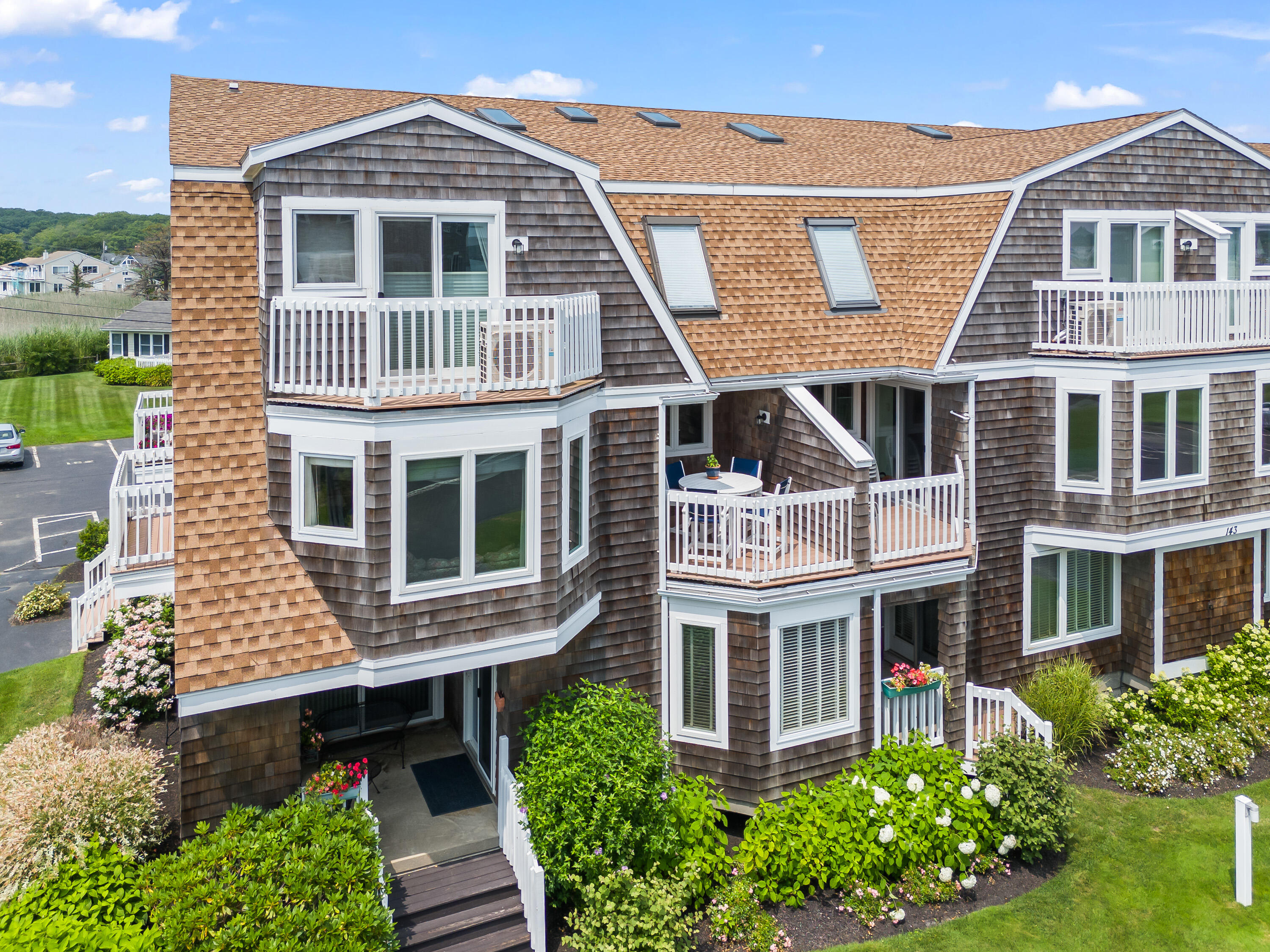 143 Beach Avenue, 202