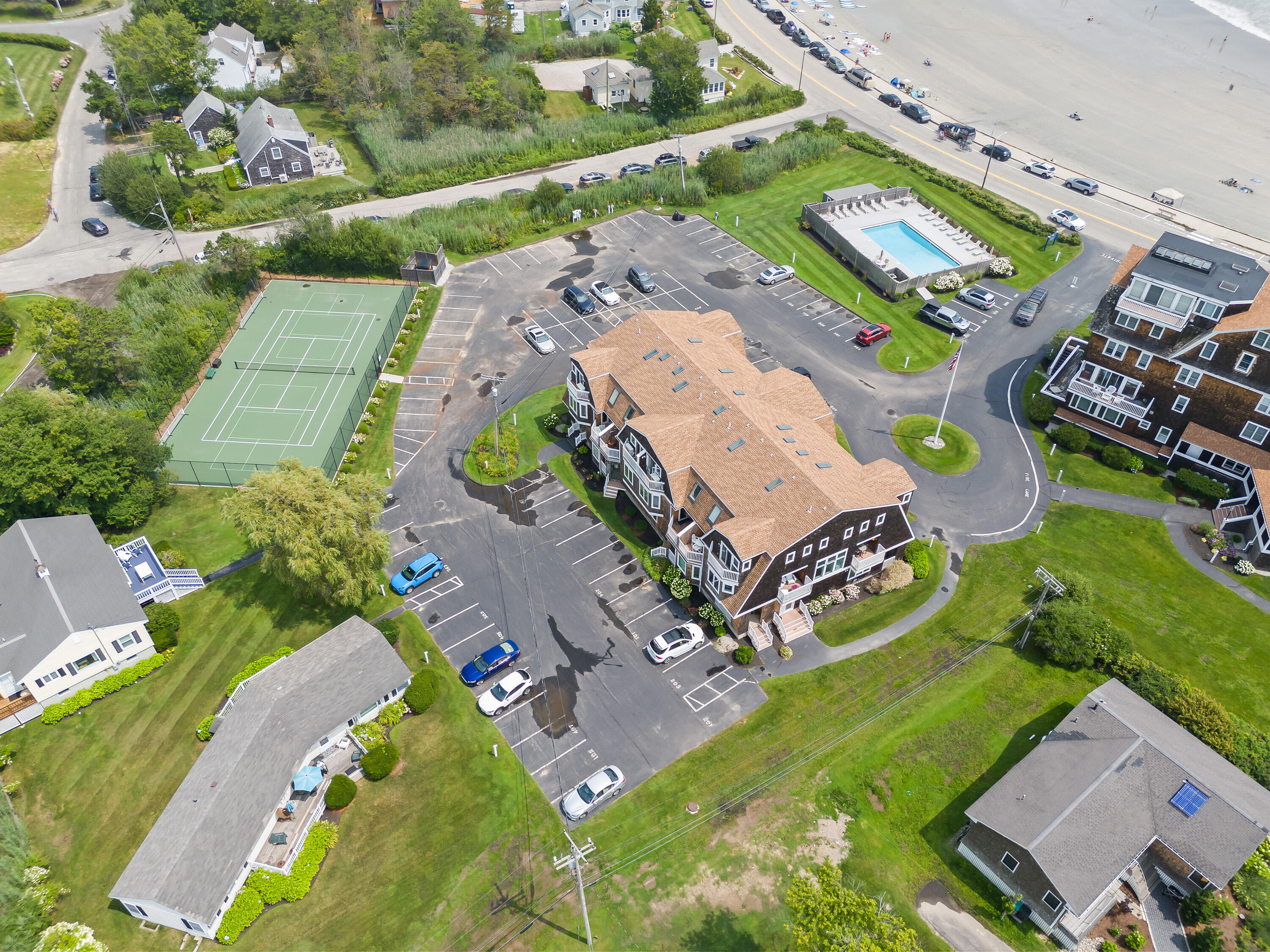 143 Beach Avenue, 202