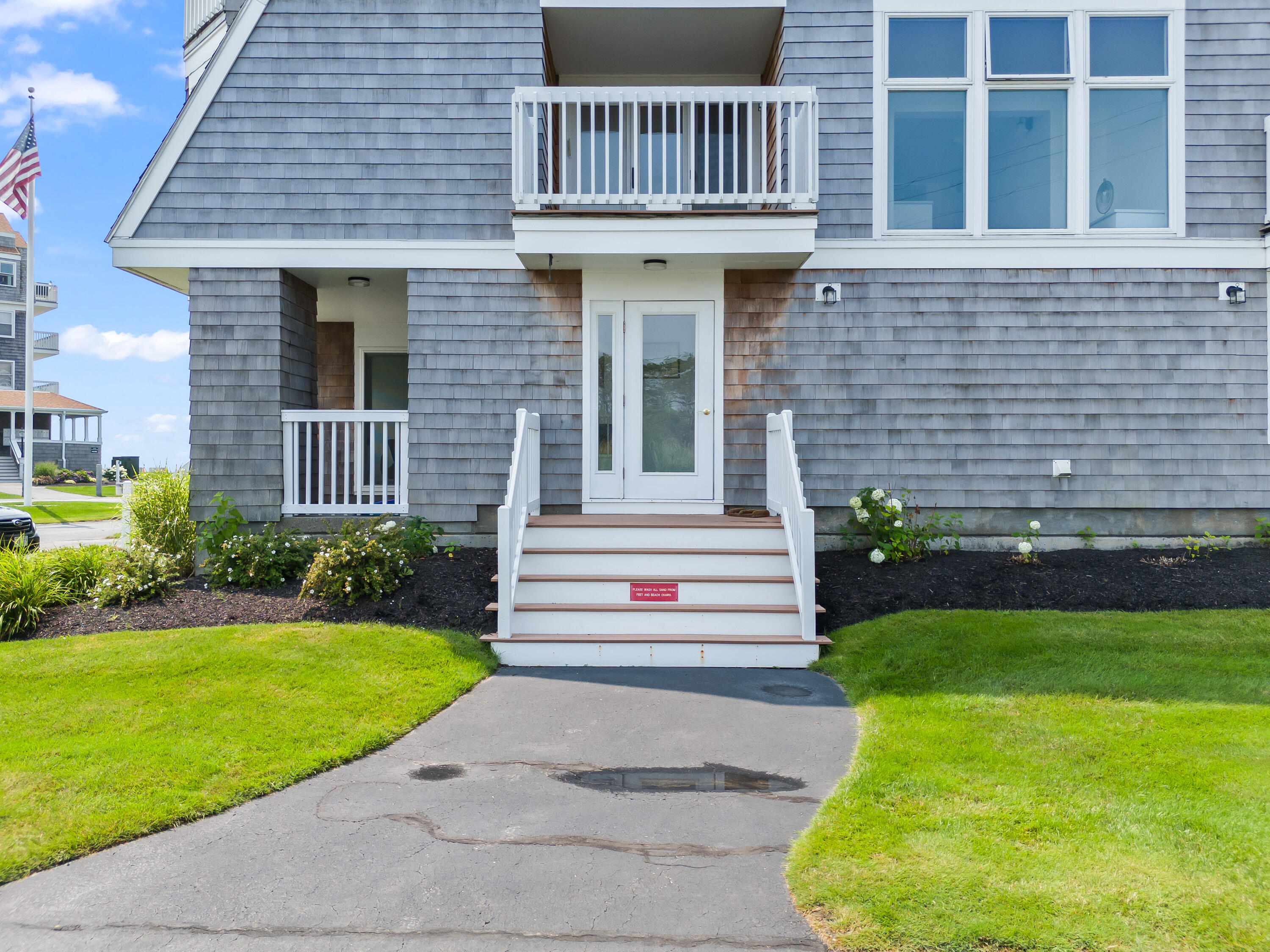 143 Beach Avenue, 202