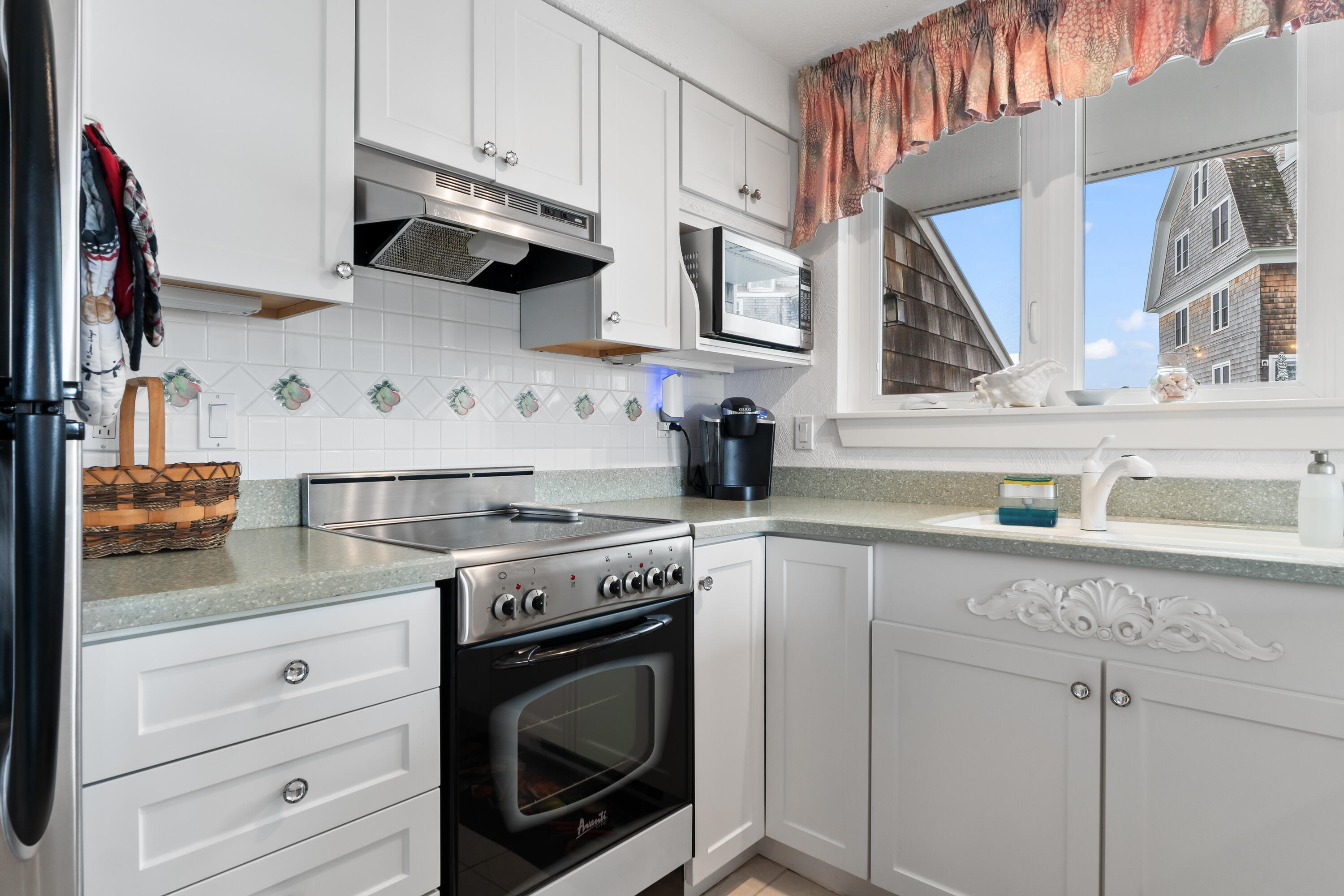 143 Beach Avenue, 202