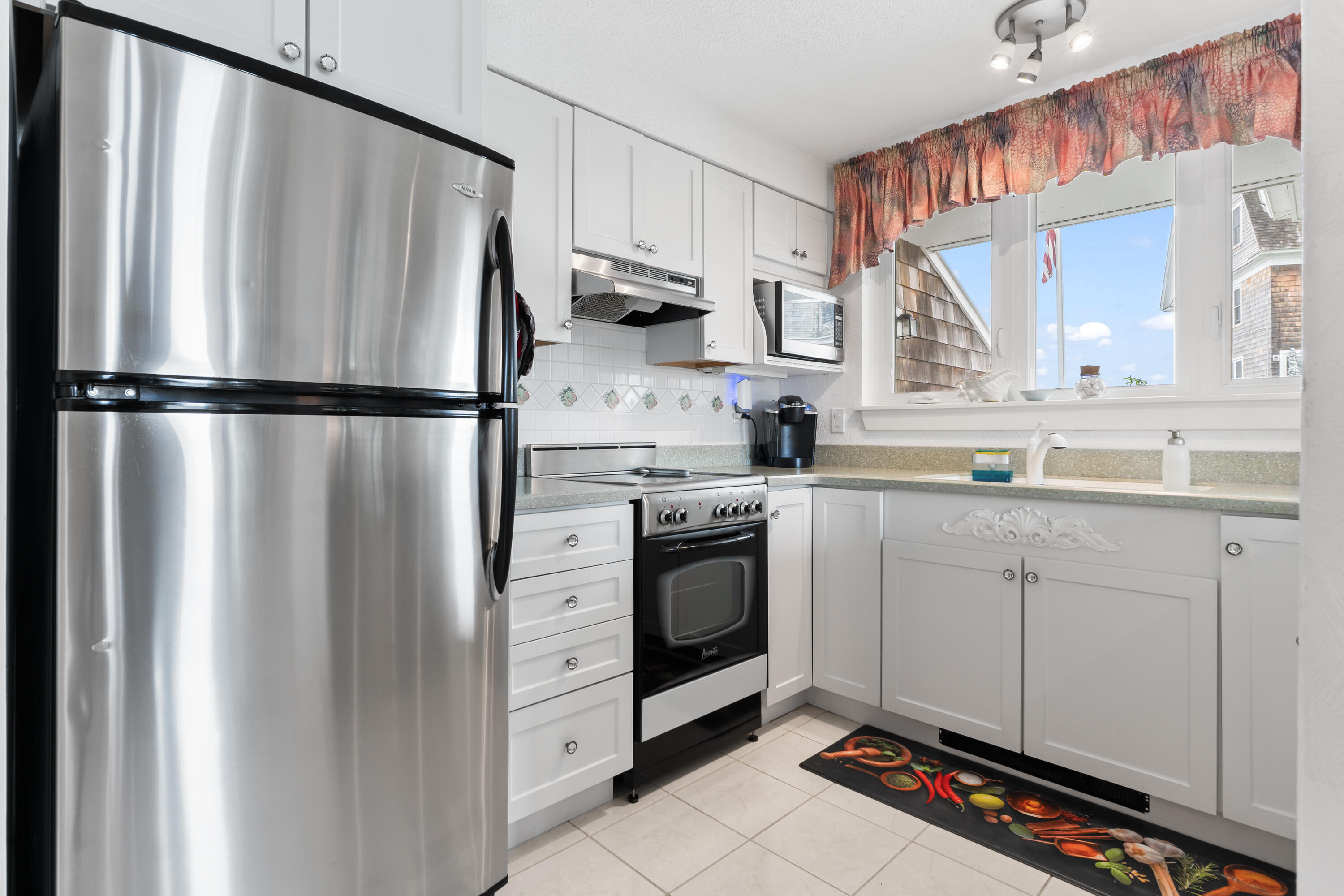 143 Beach Avenue, 202