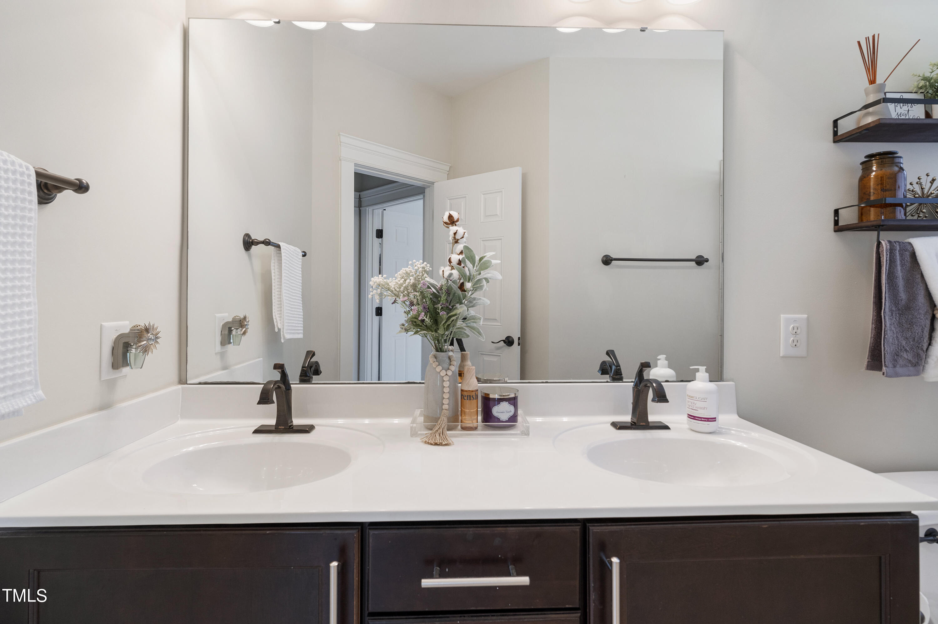 4300 Windsong Circle