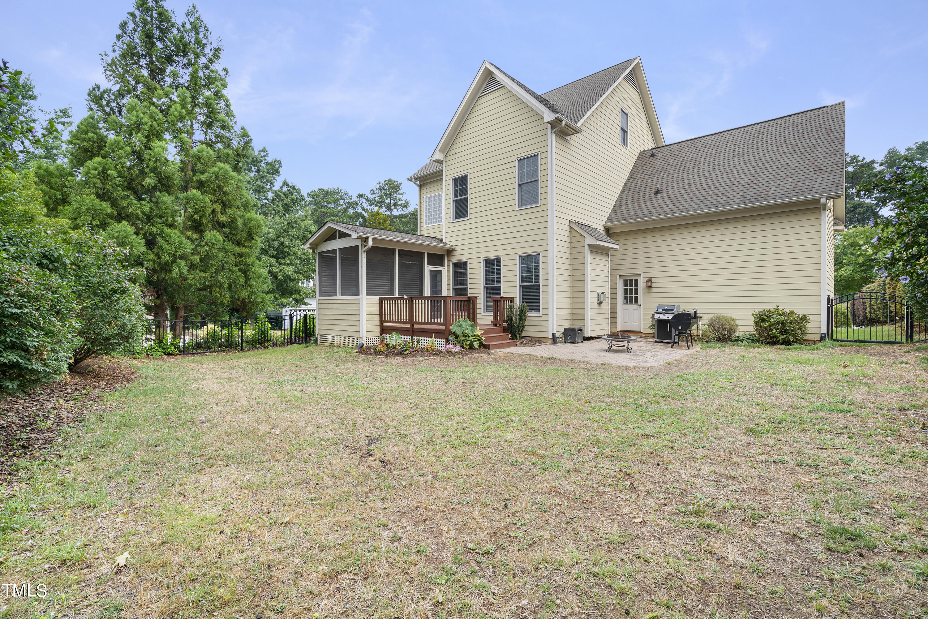 4300 Windsong Circle