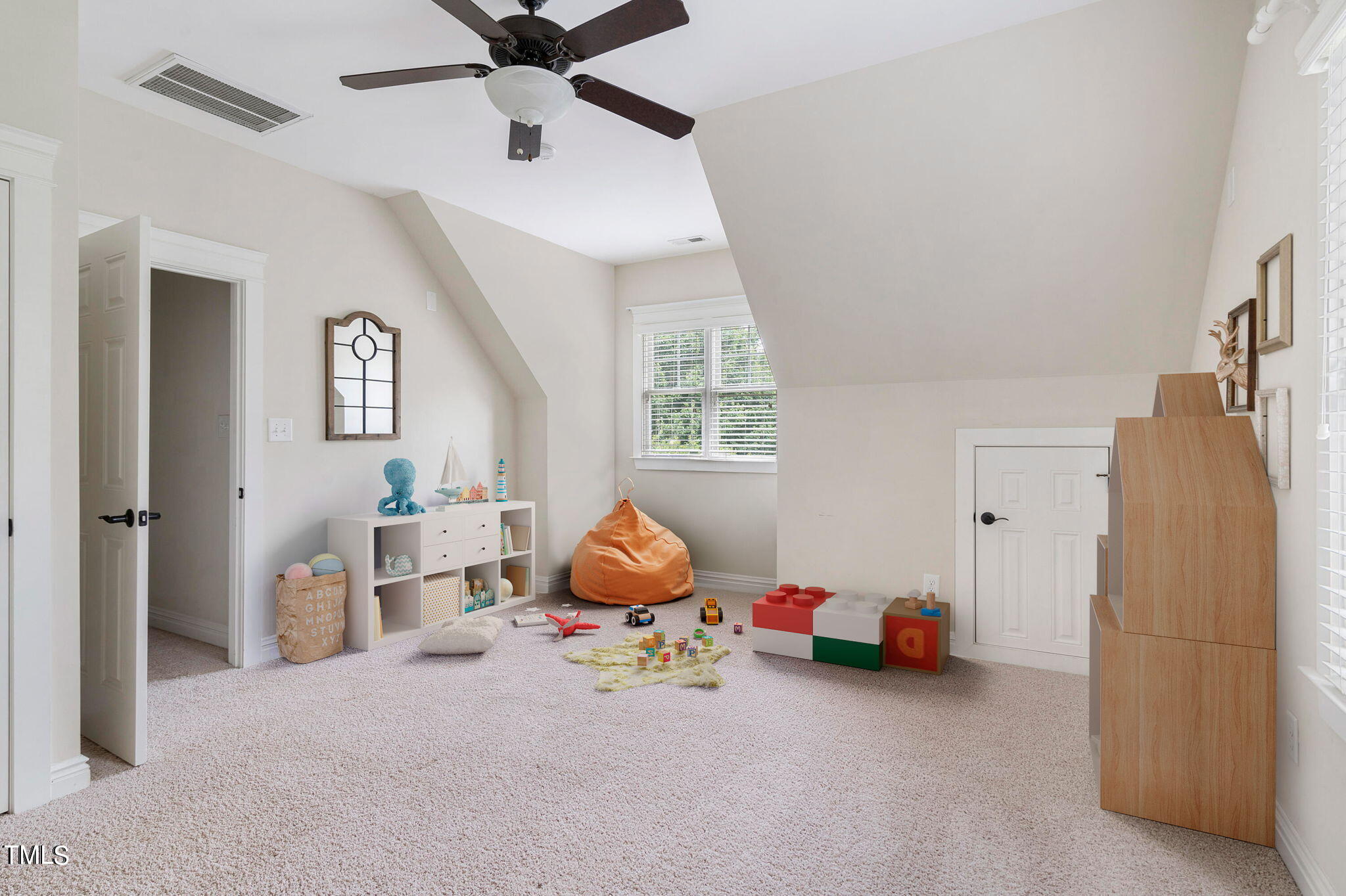 4300 Windsong Circle