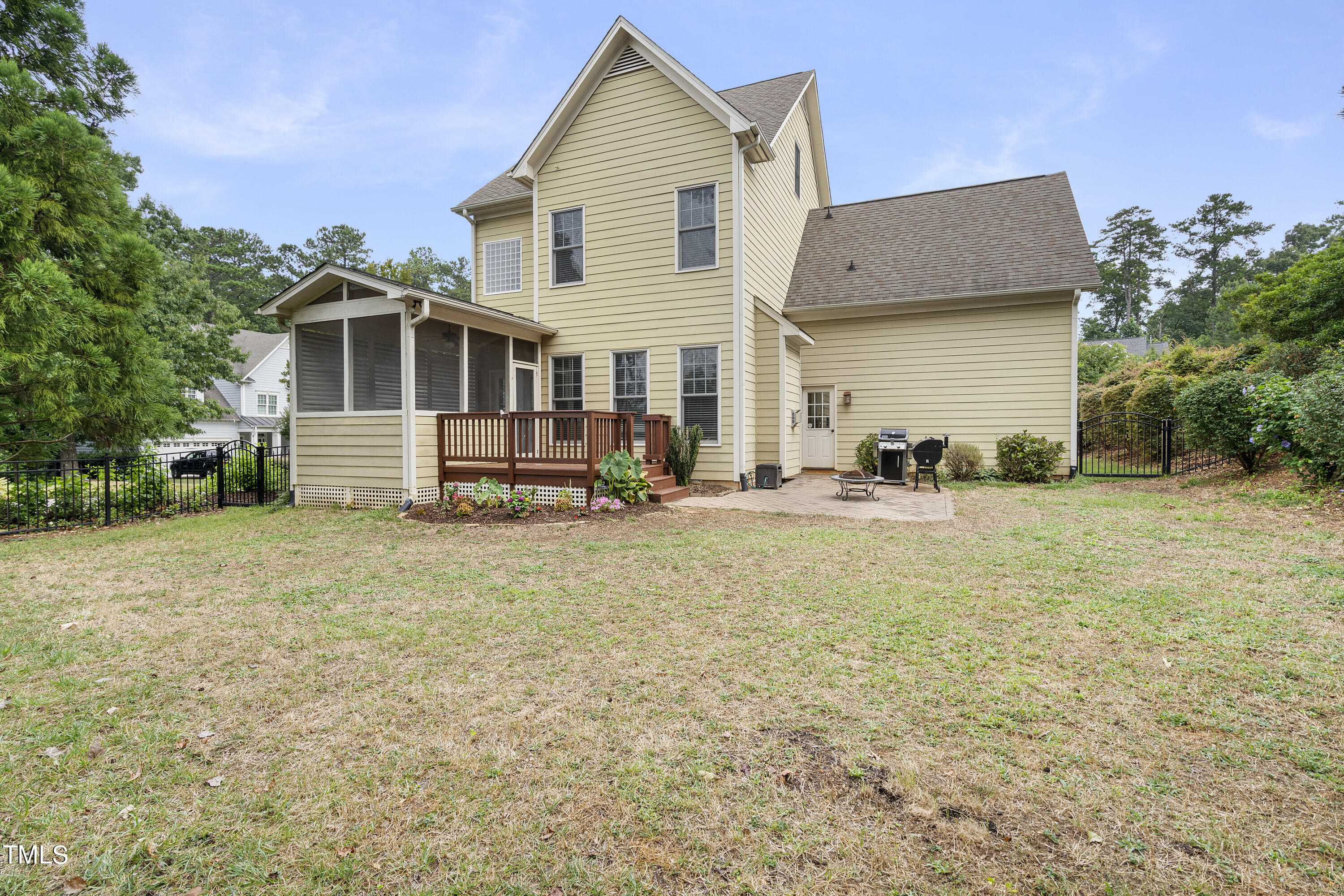 4300 Windsong Circle