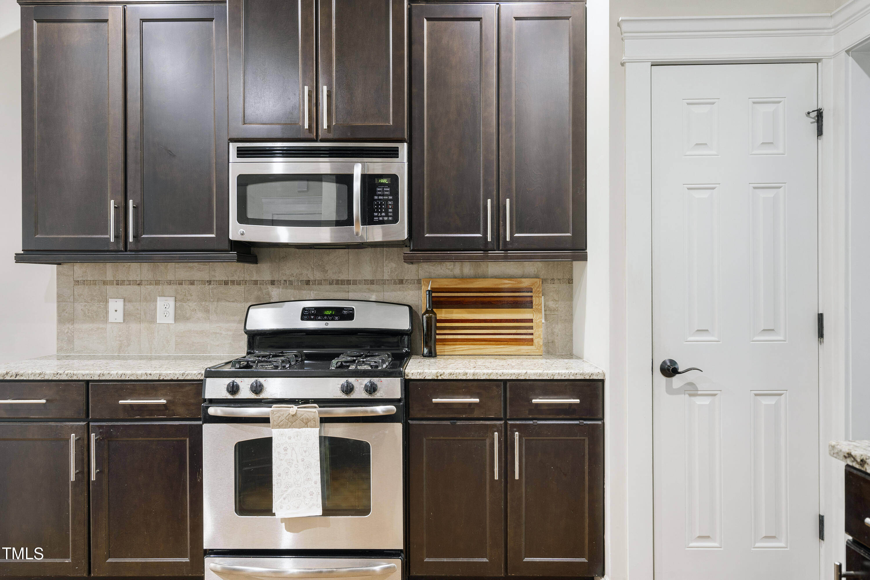 4300 Windsong Circle