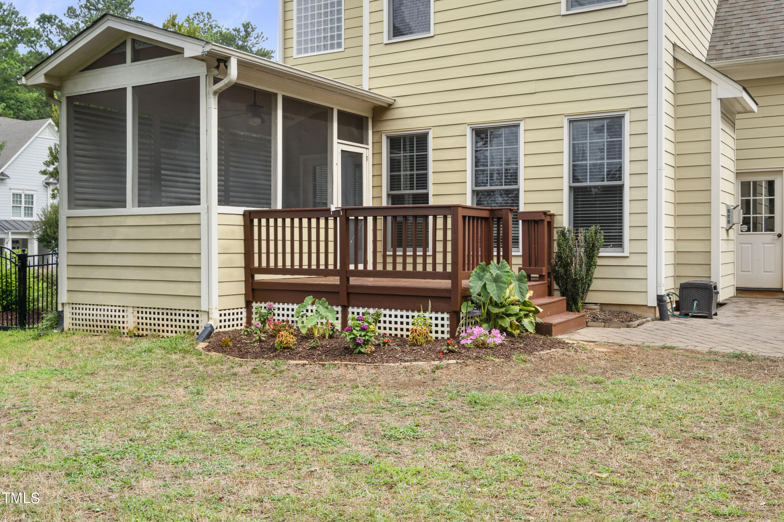 4300 Windsong Circle