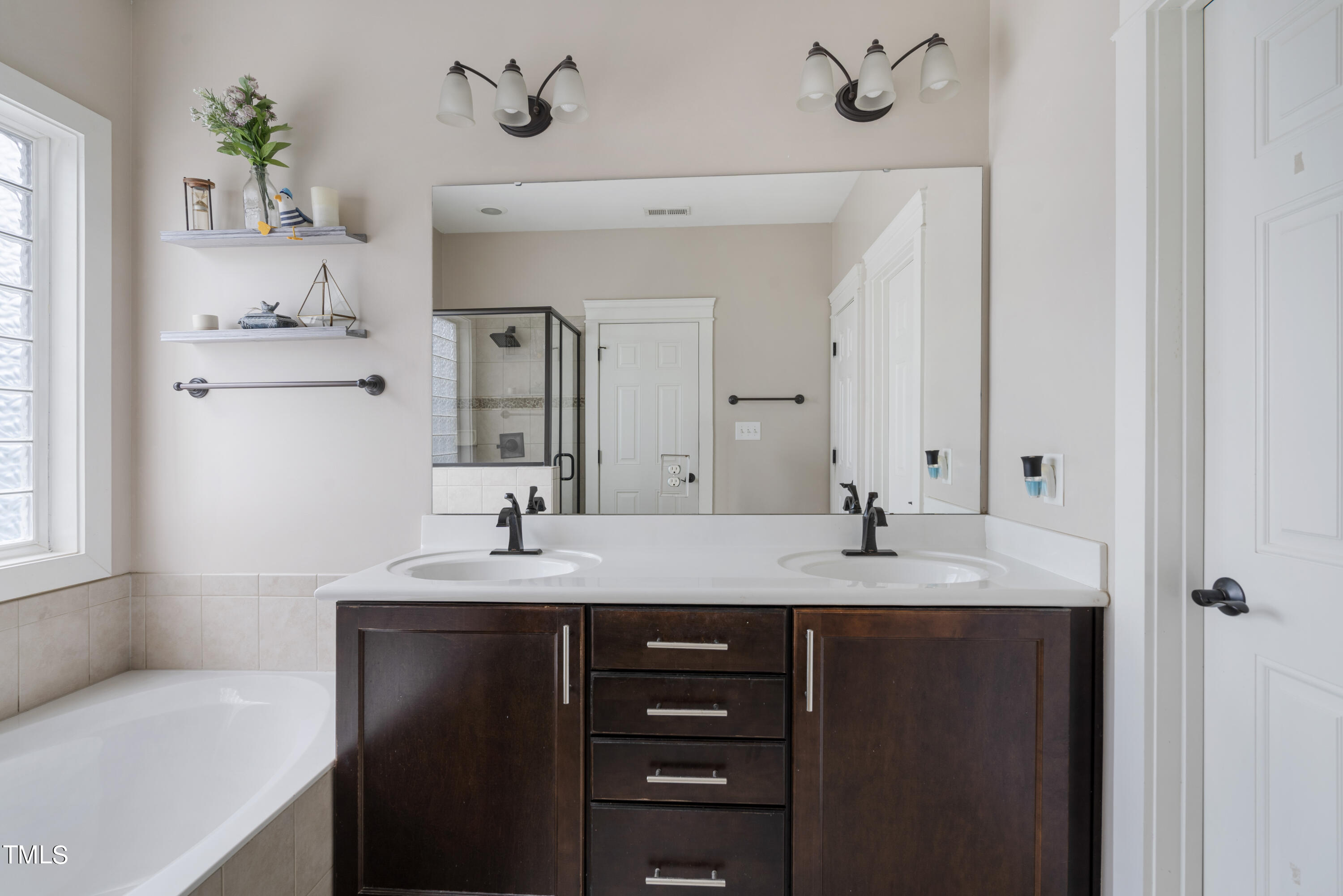 4300 Windsong Circle