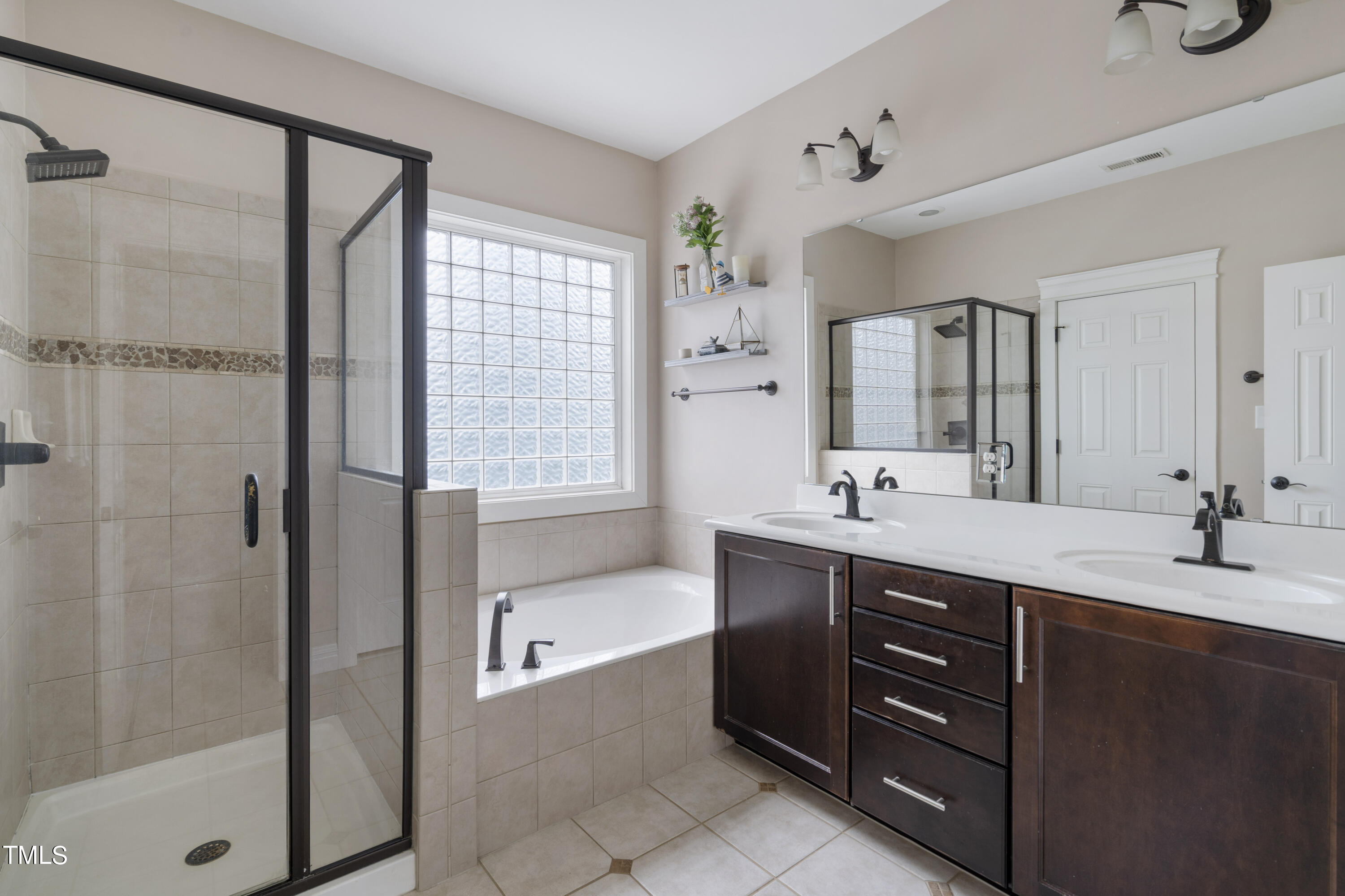 4300 Windsong Circle