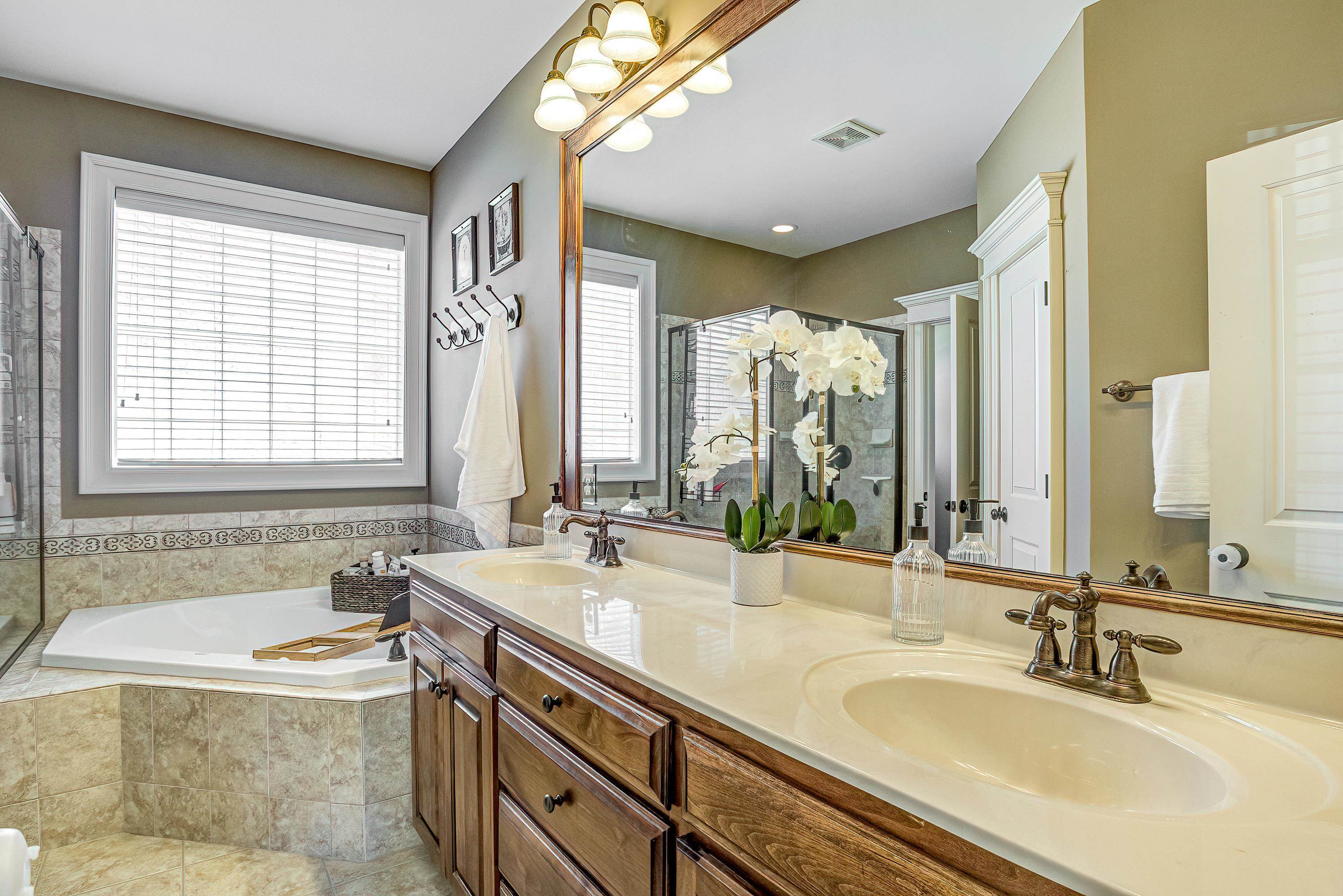 450 W Walker Woods Lane