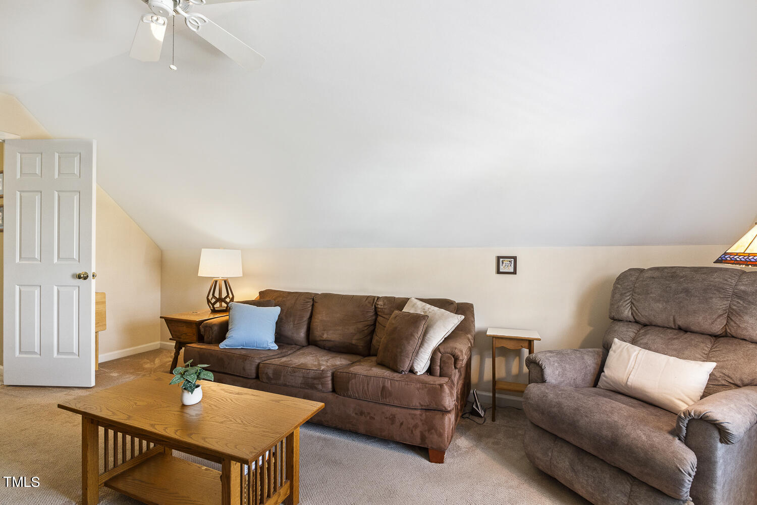 924 Glenmacie Drive 