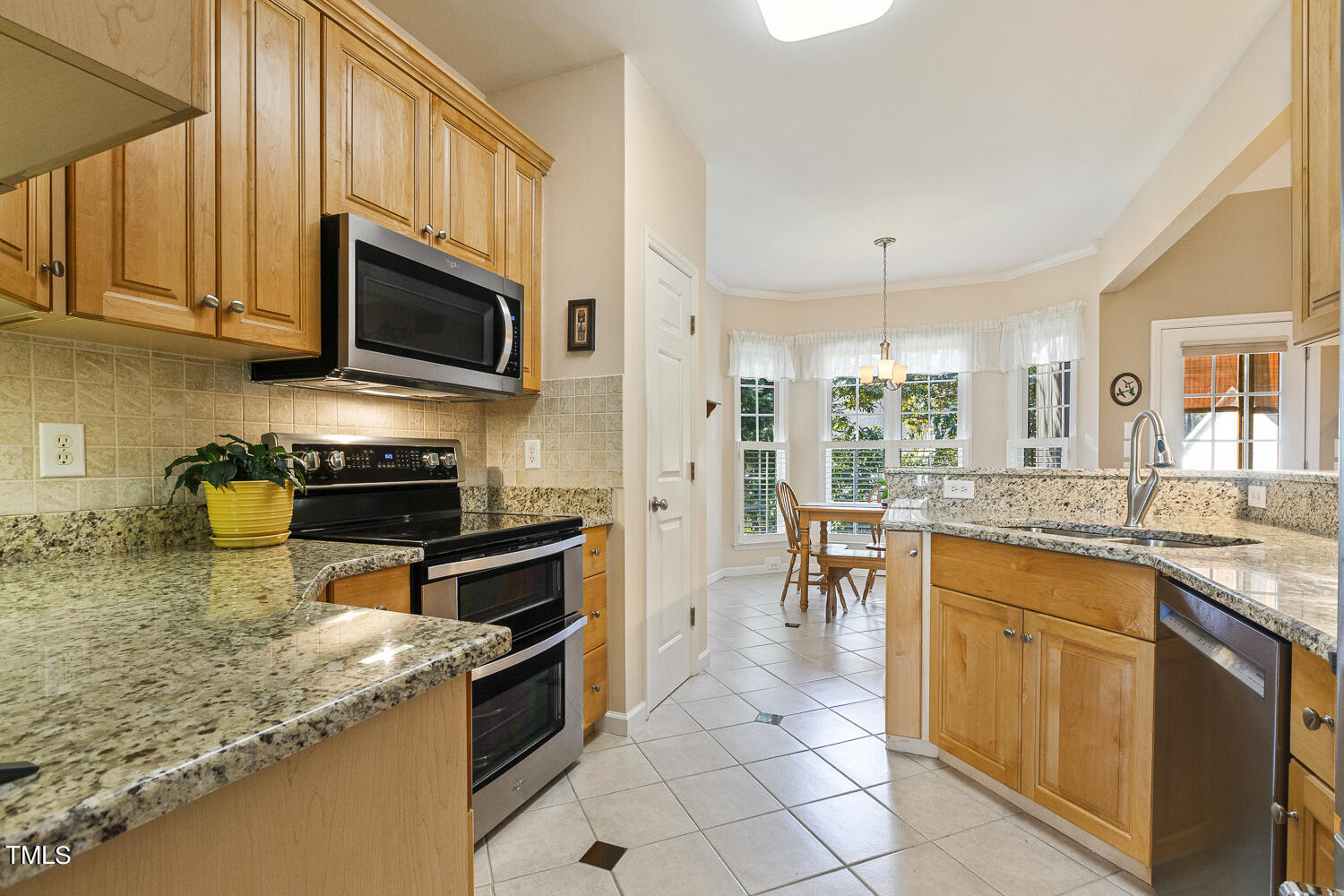 924 Glenmacie Drive 