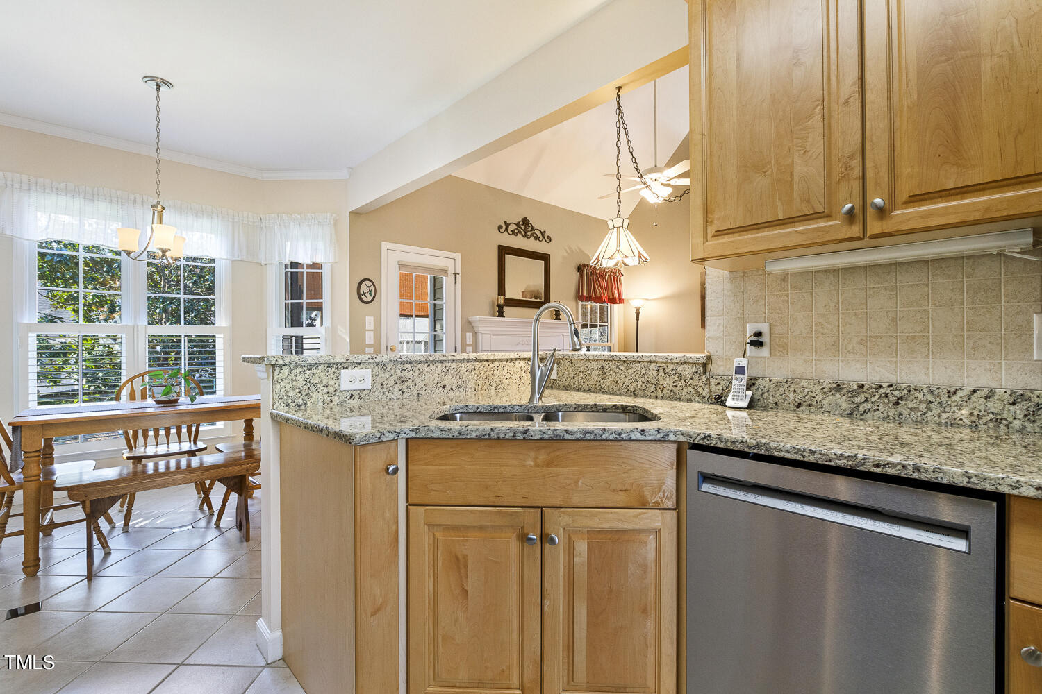 924 Glenmacie Drive 