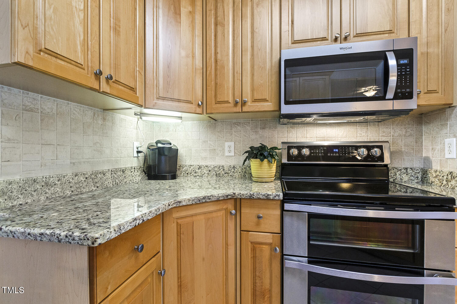 924 Glenmacie Drive 