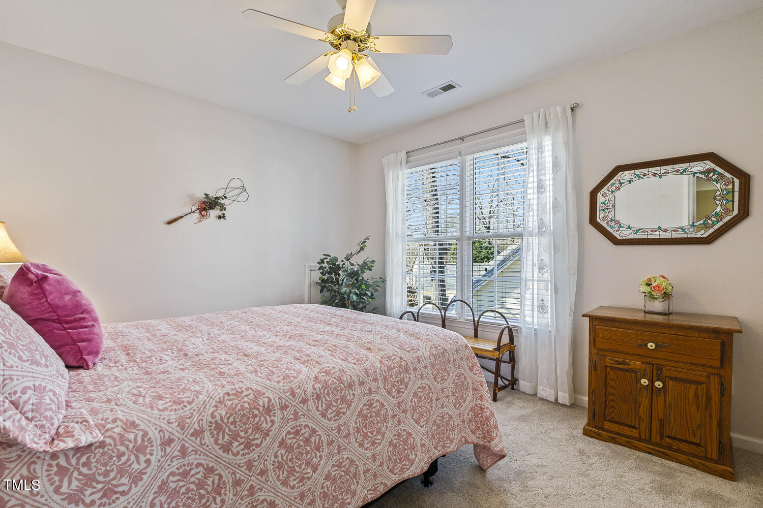 924 Glenmacie Drive 